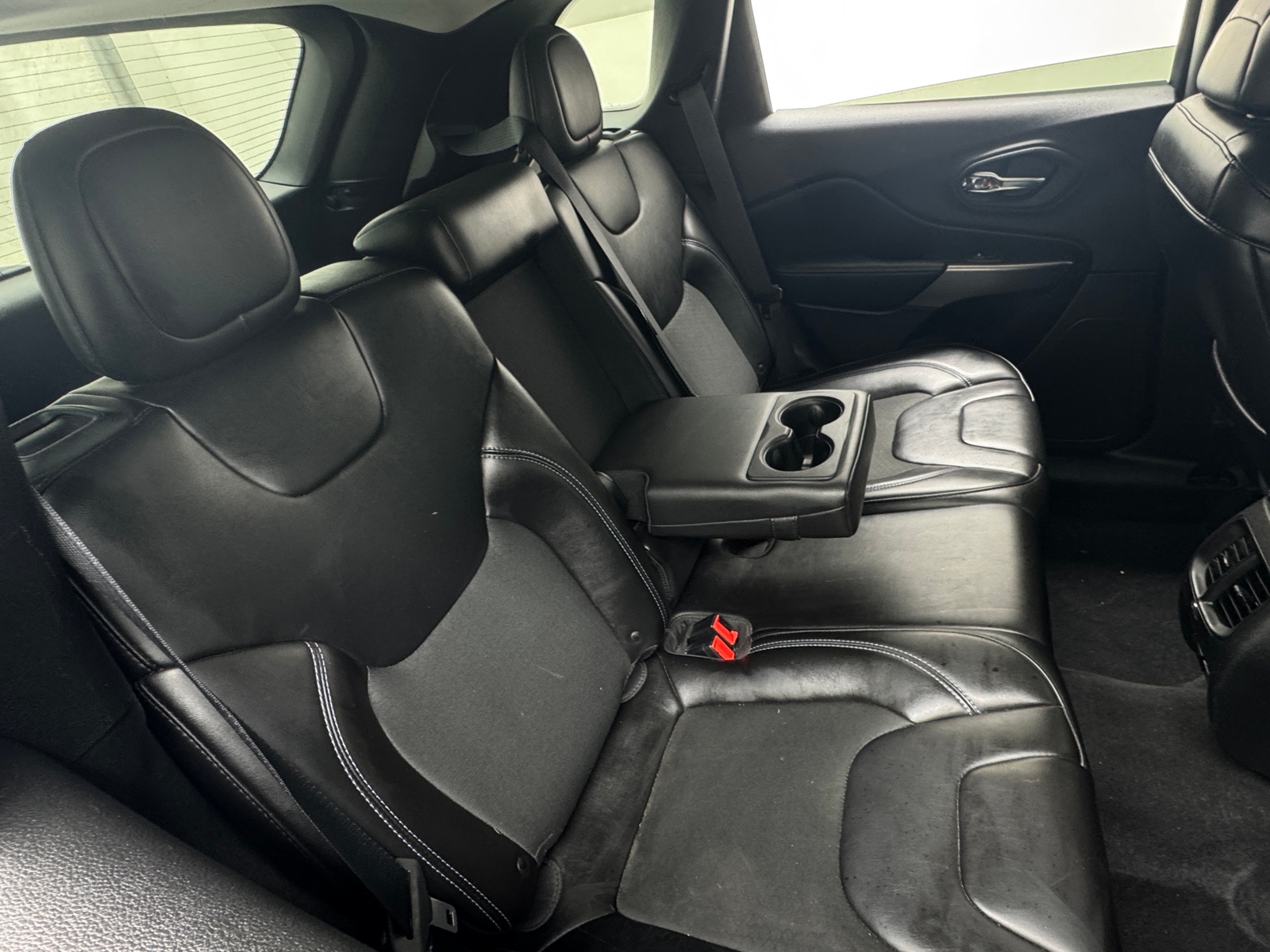 Thumbnail: 2019 Jeep Cherokee - 6