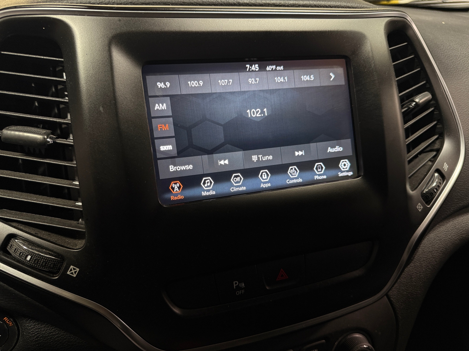 Thumbnail: 2019 Jeep Cherokee - 4