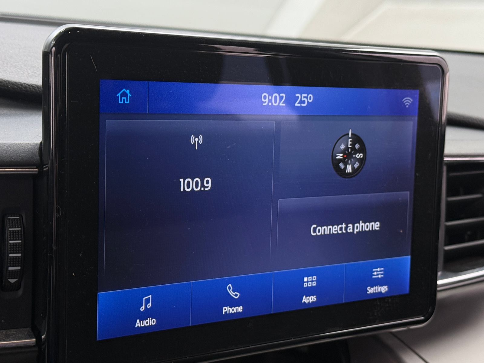 Thumbnail: 2022 Ford Explorer - 4