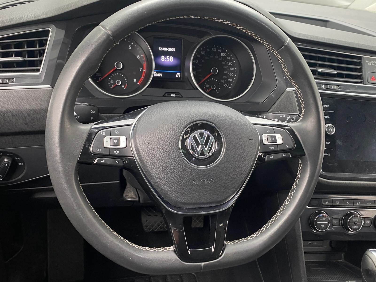 Thumbnail: 2021 Volkswagen Tiguan - 4