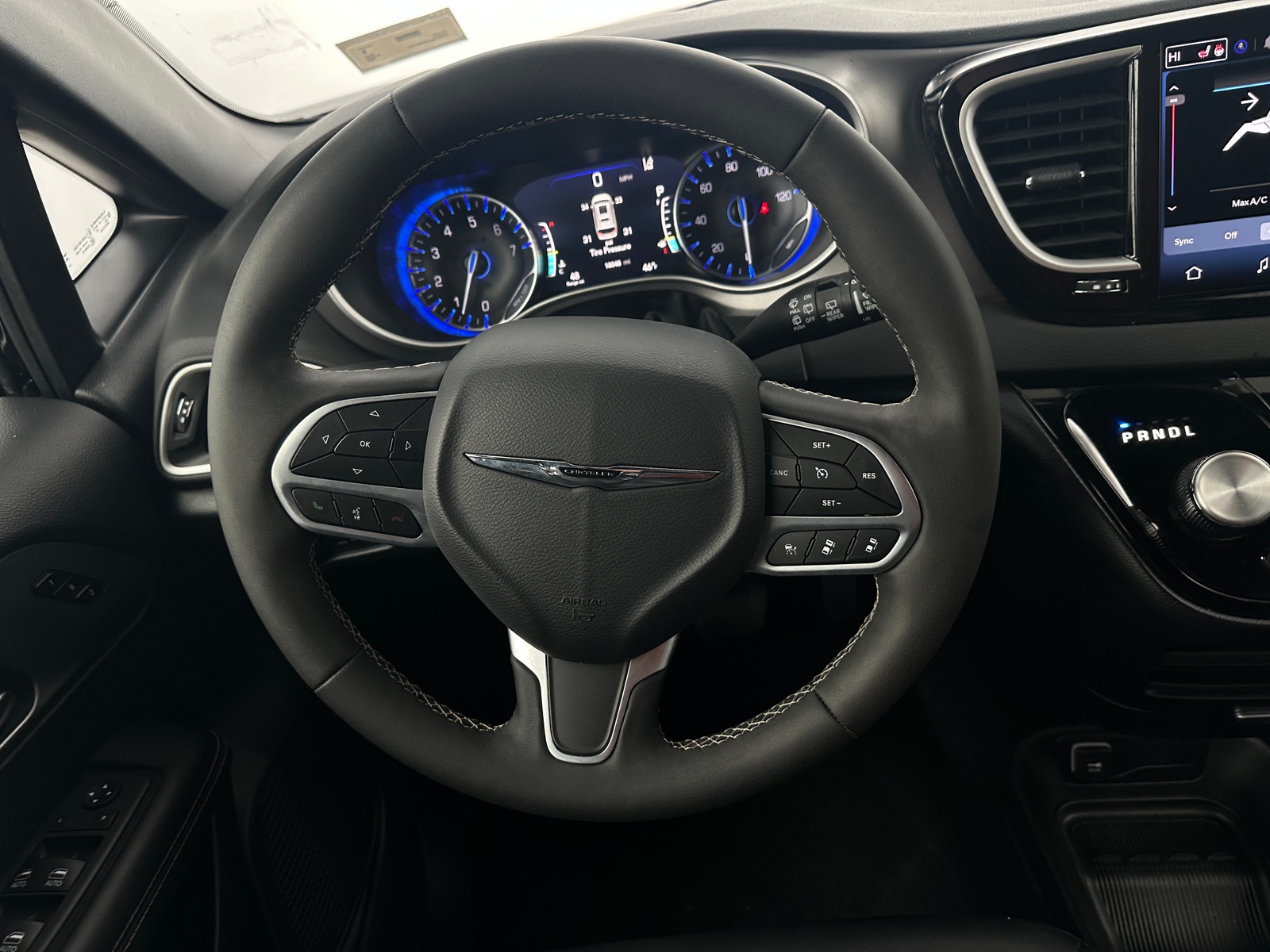 Thumbnail: 2025 Chrysler Pacifica - 4