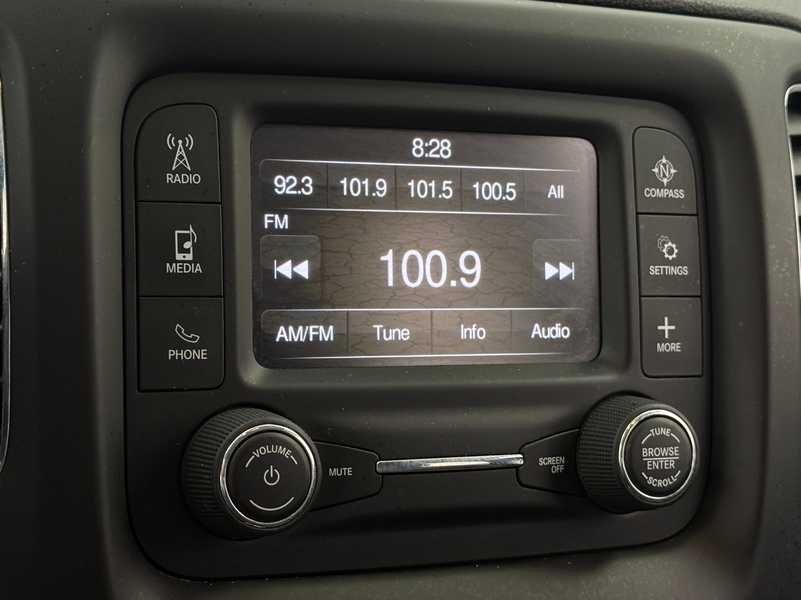 Thumbnail: 2017 Jeep Compass - 4