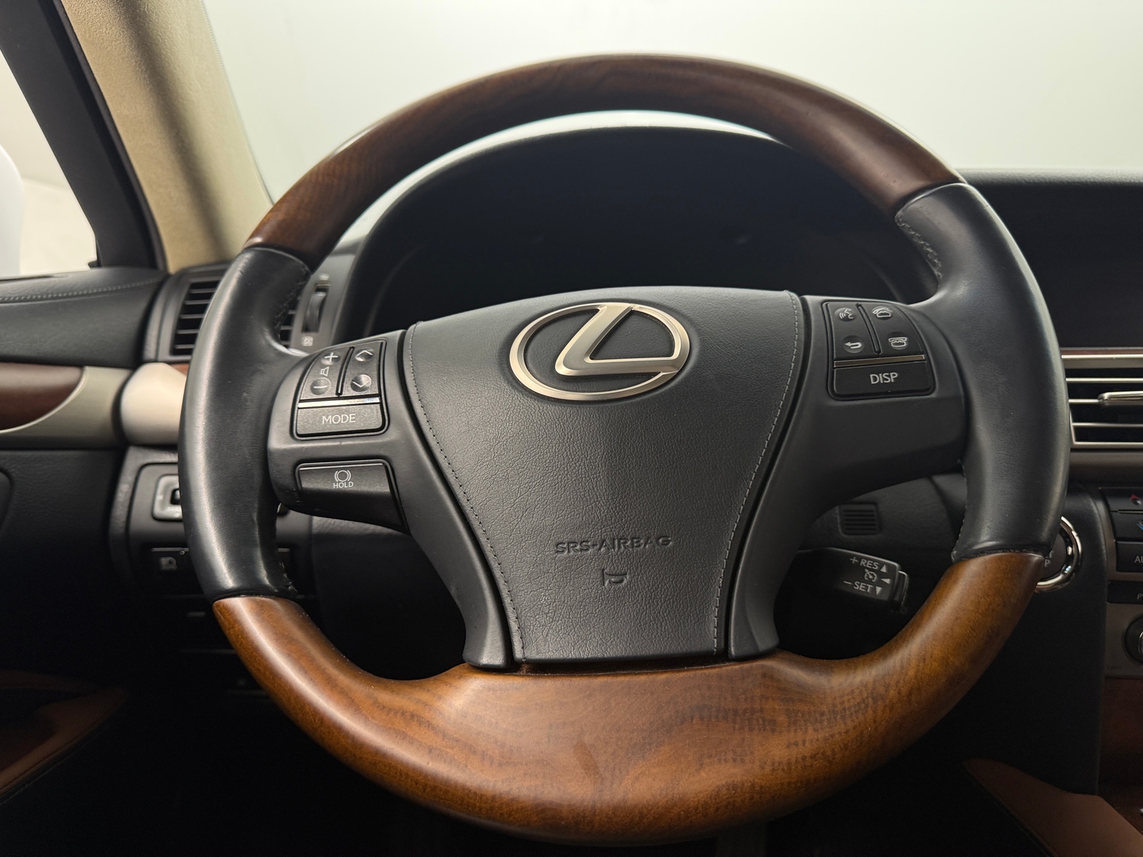Thumbnail: 2014 Lexus LS - 4