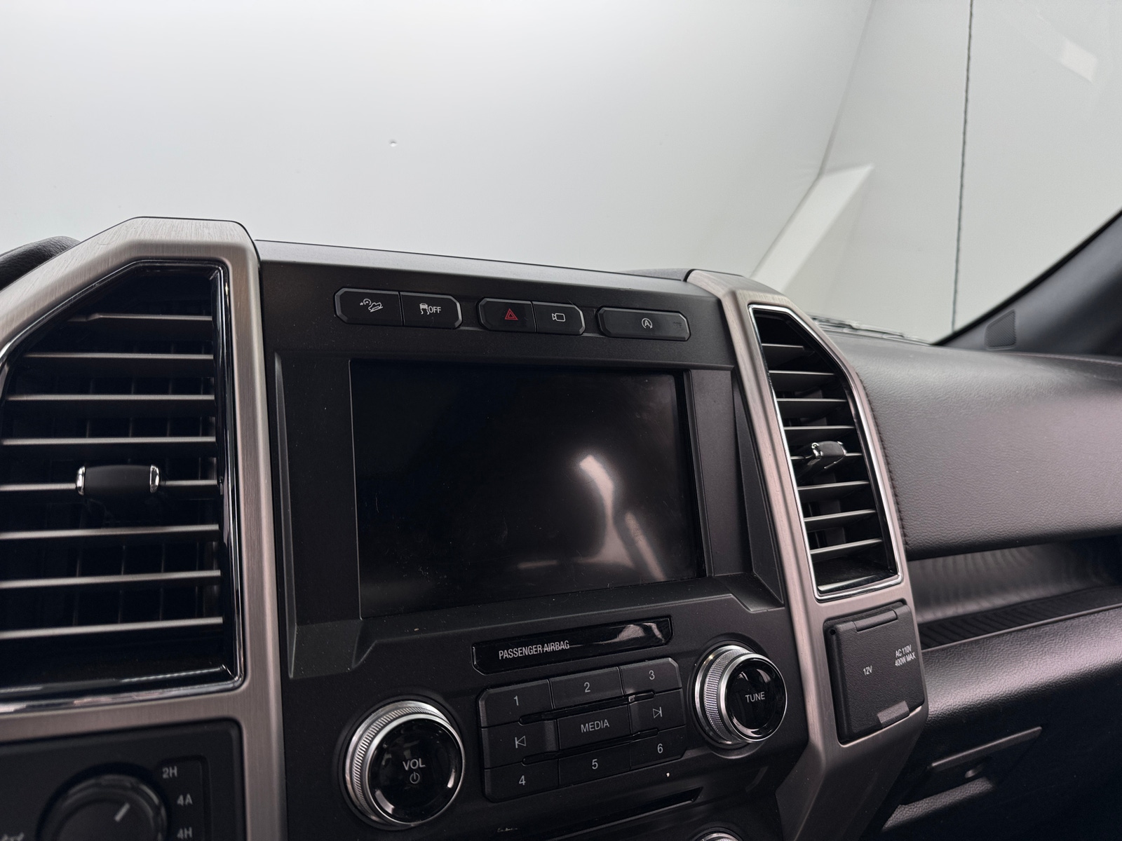 Thumbnail: 2018 Ford Econoline - 3