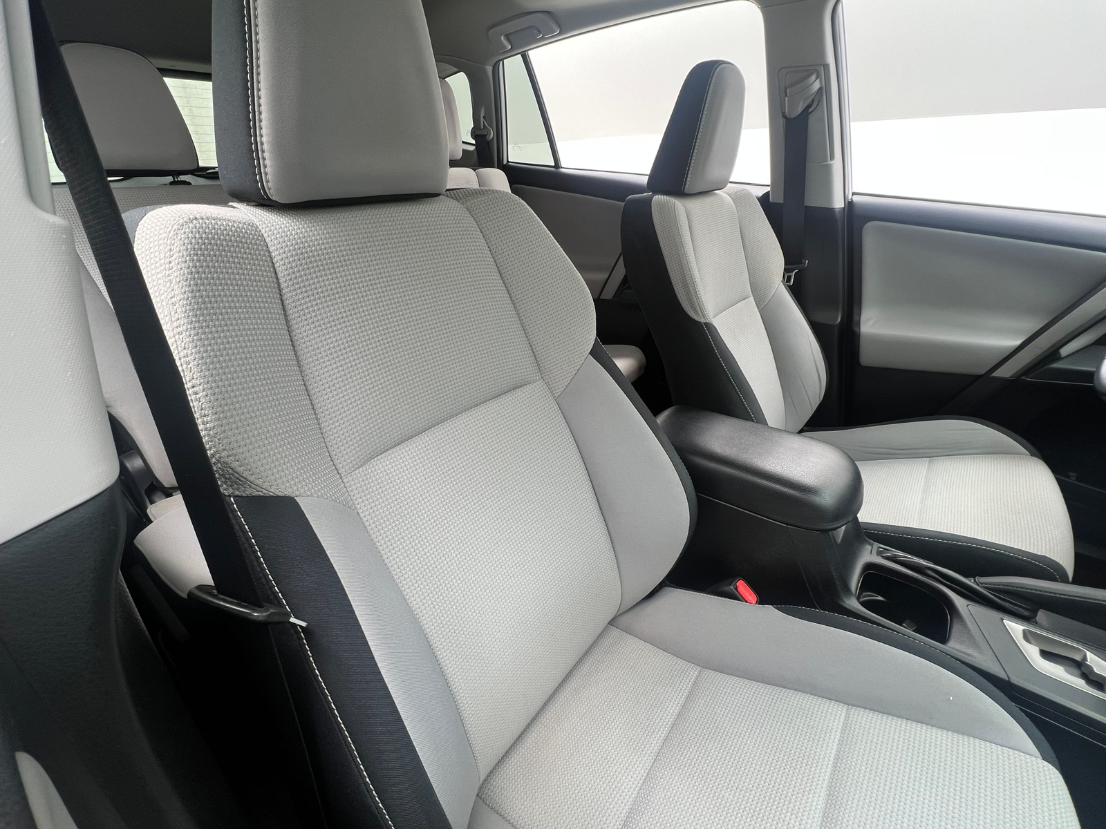 Thumbnail: 2016 Toyota RAV4 - 2