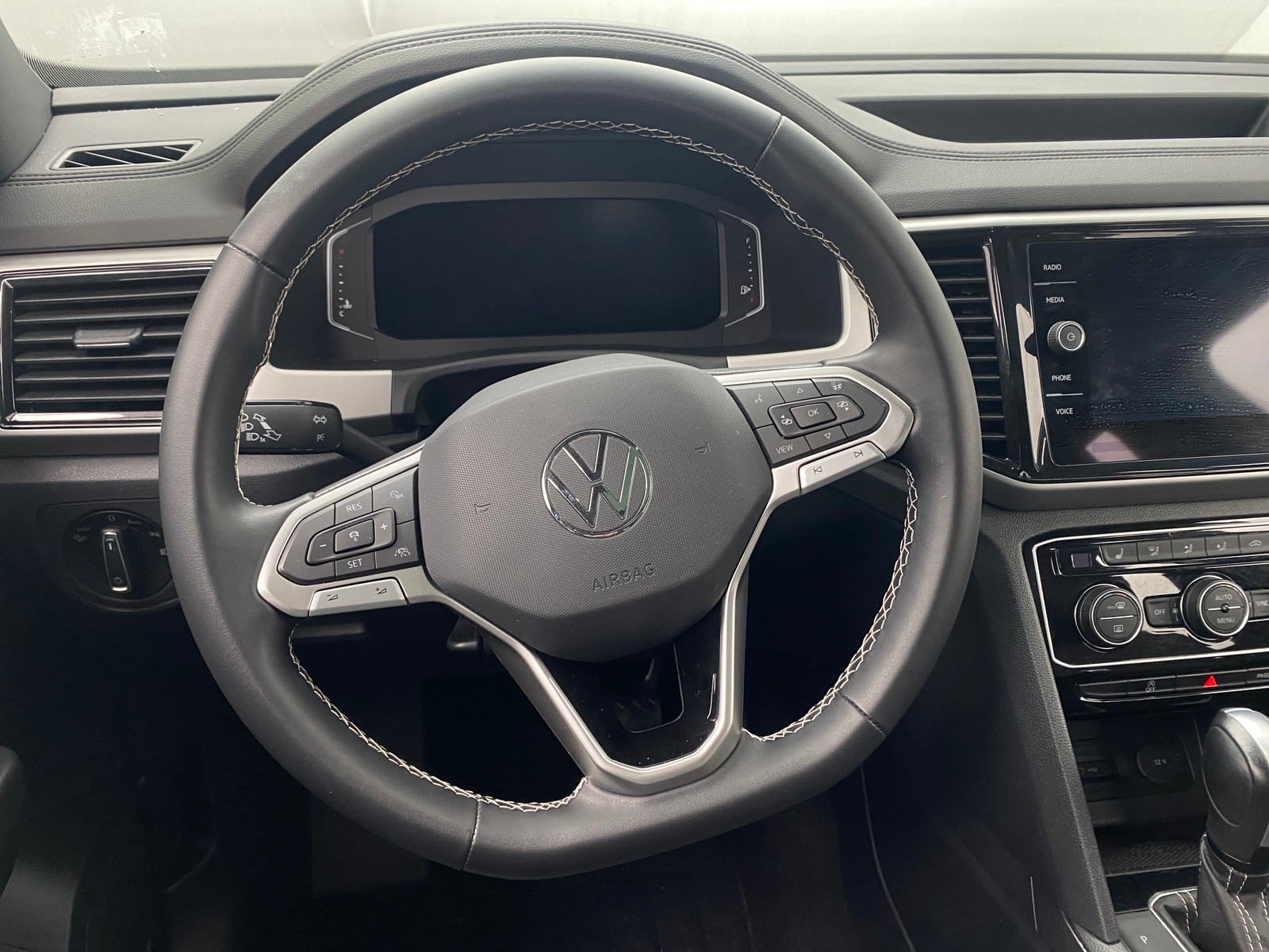 Thumbnail: 2023 Volkswagen Atlas - 4