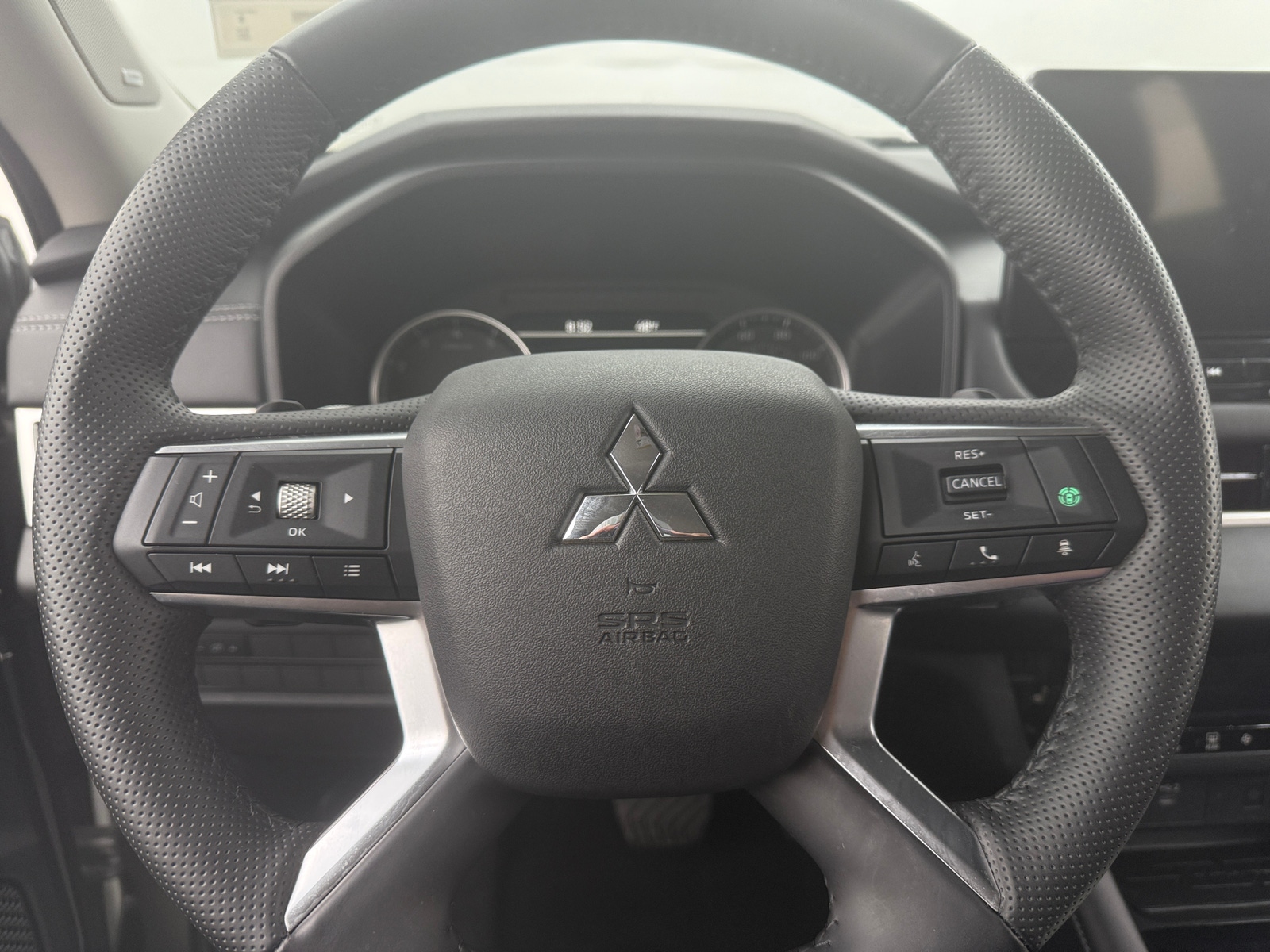 Thumbnail: 2025 Mitsubishi Outlander - 4