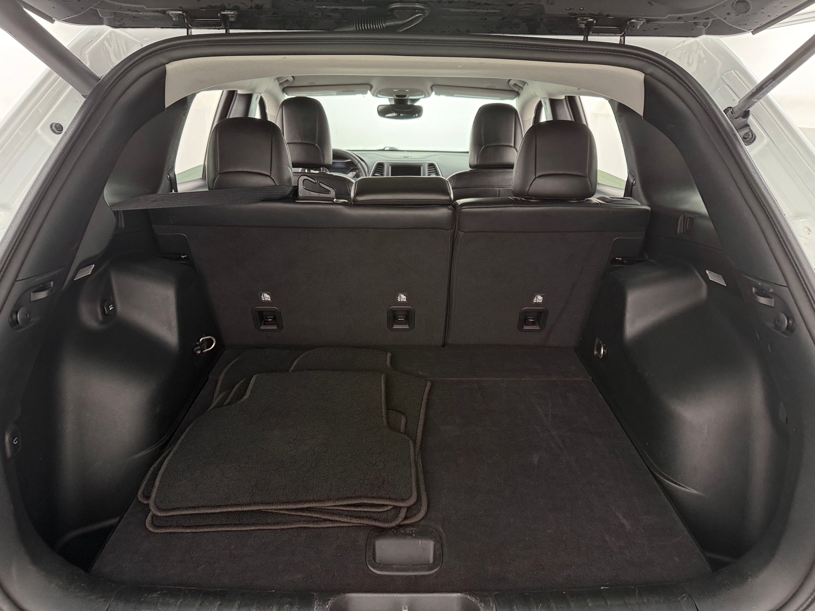 Thumbnail: 2023 Jeep Cherokee - 6