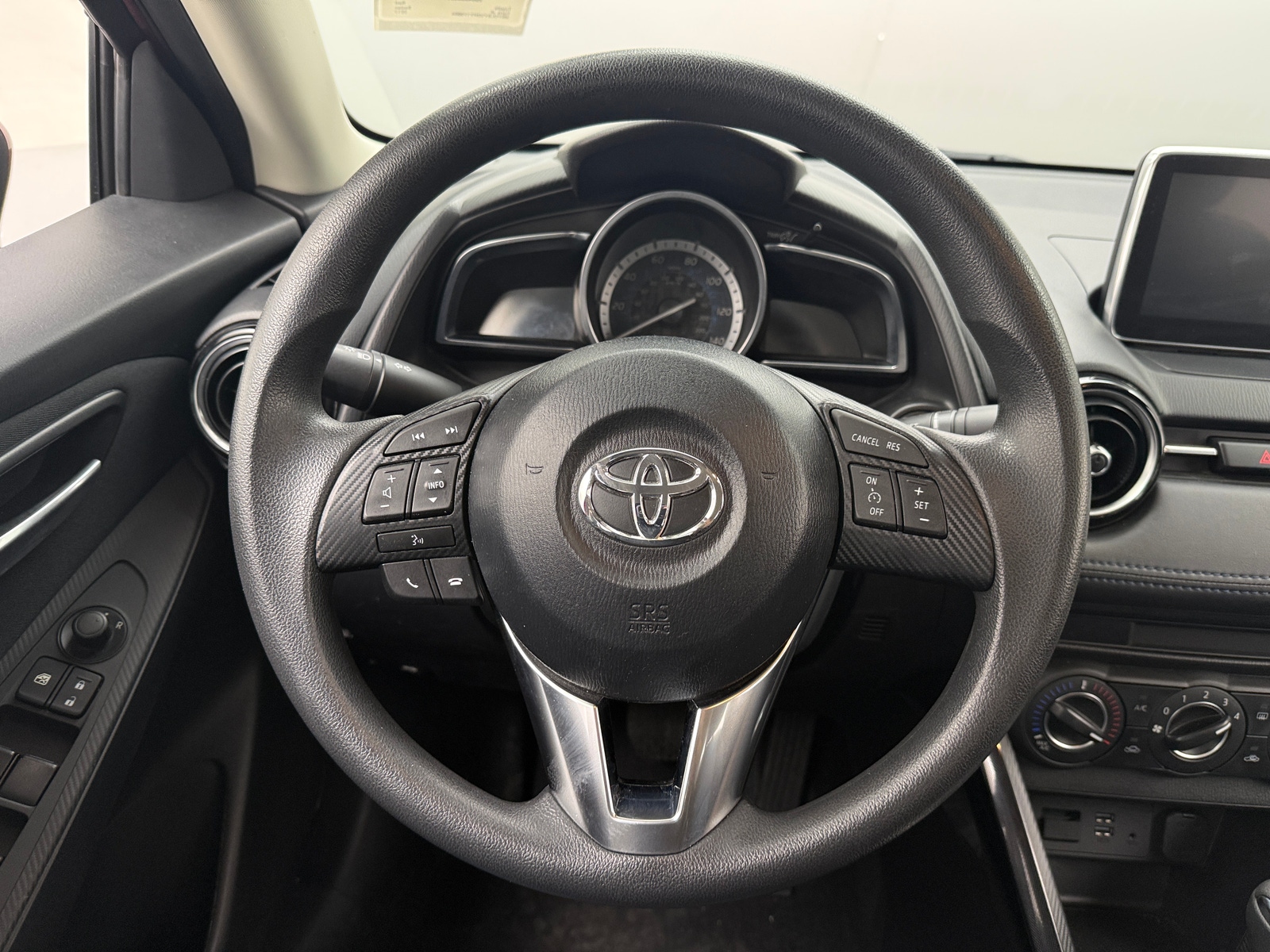 Thumbnail: 2017 Toyota Yaris iA - 5