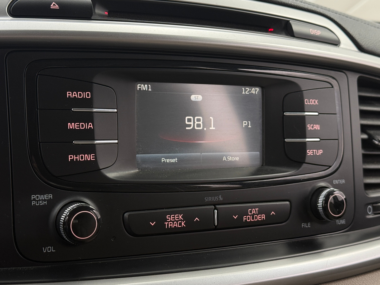 Thumbnail: 2017 Kia Sorento - 4