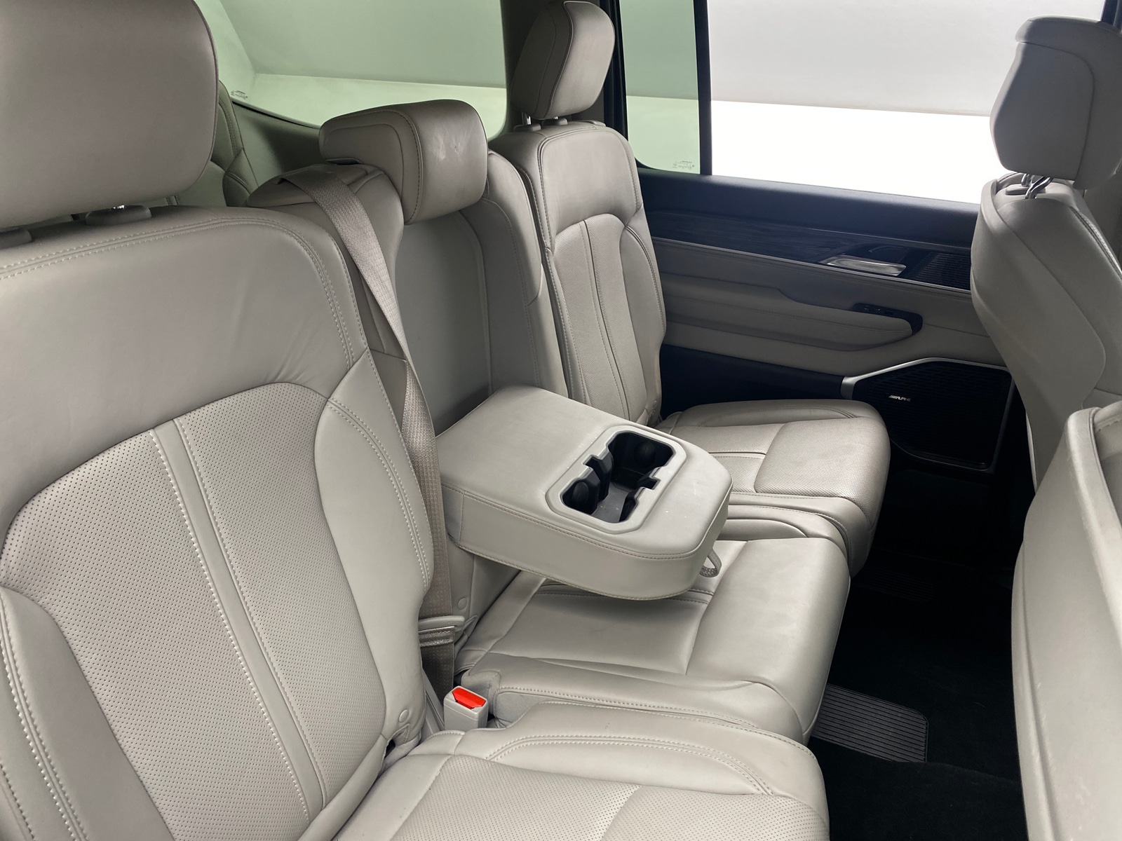 Thumbnail: 2022 Jeep Wagoneer - 5