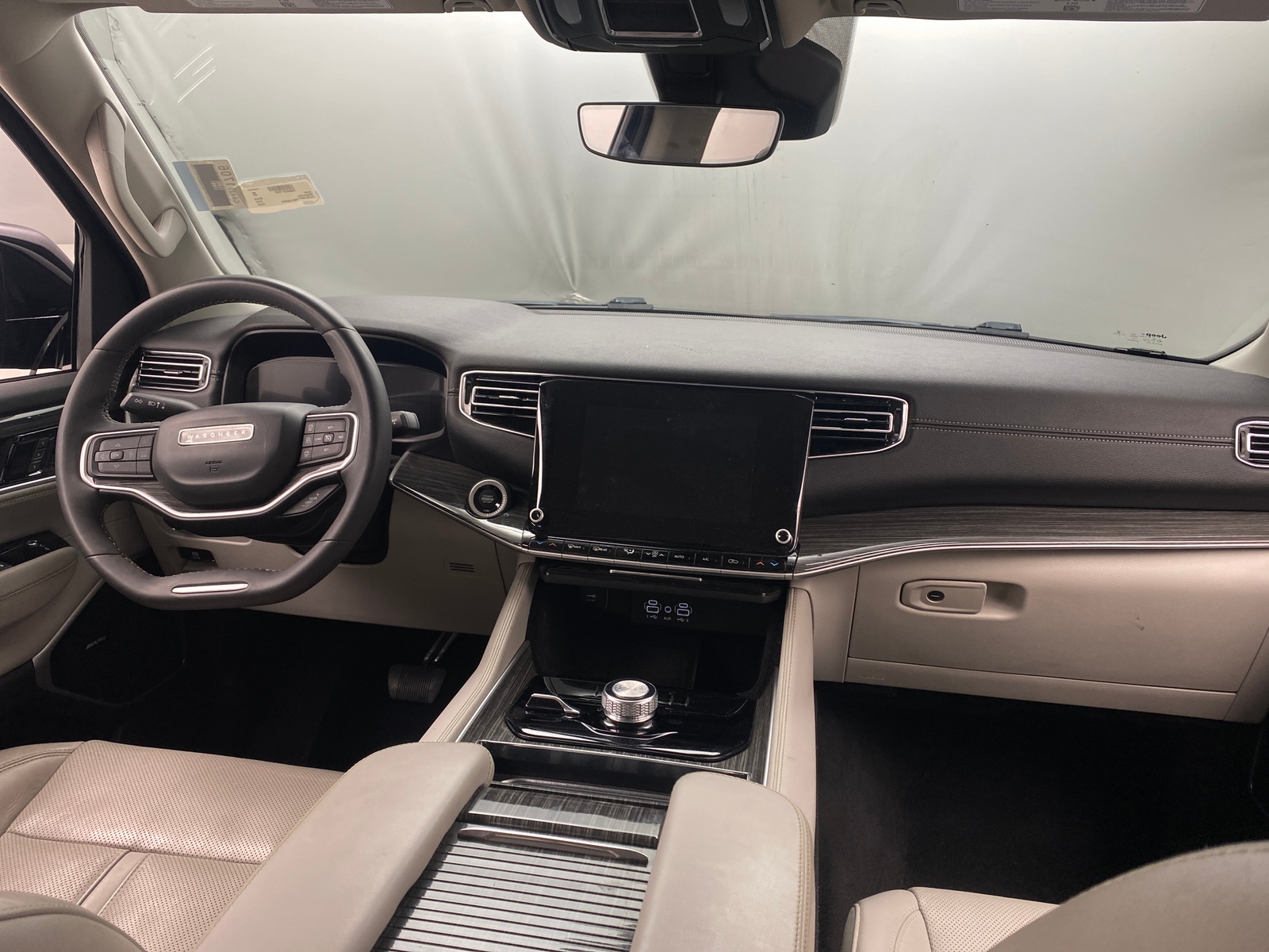 Thumbnail: 2022 Jeep Wagoneer - 2