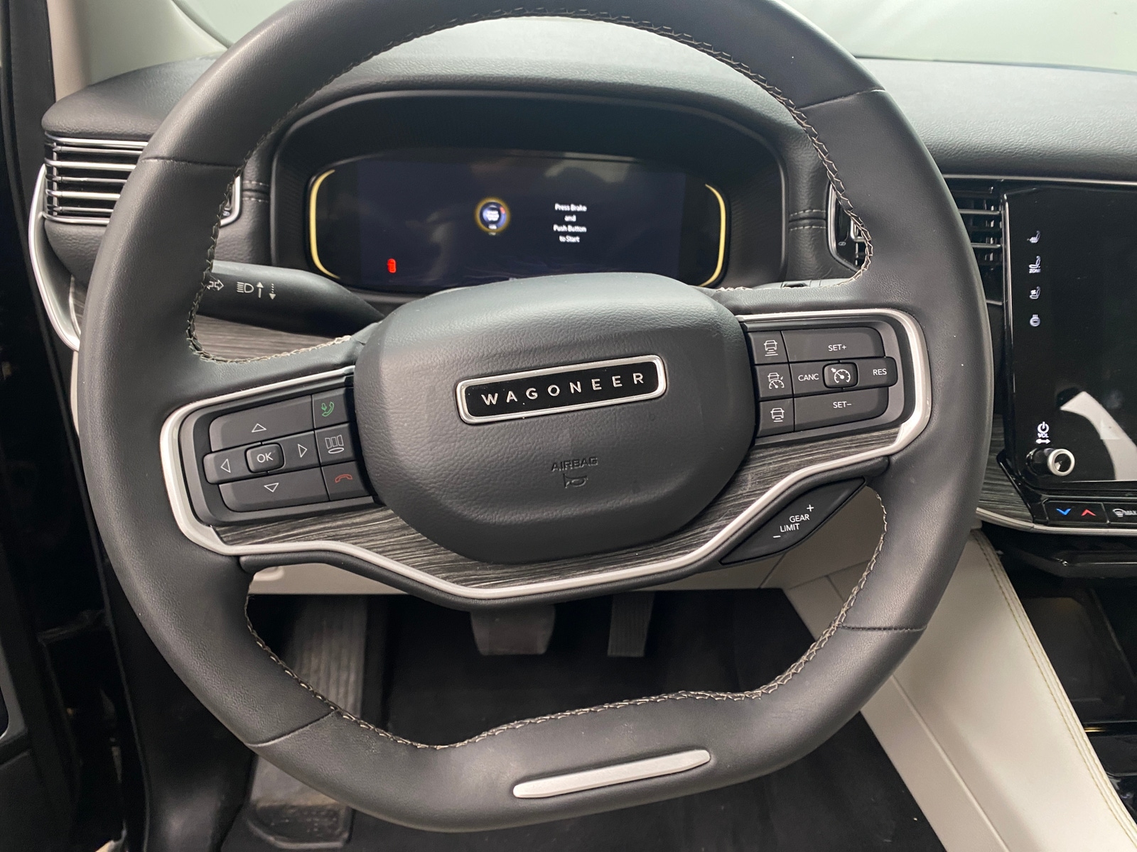 Thumbnail: 2022 Jeep Wagoneer - 4