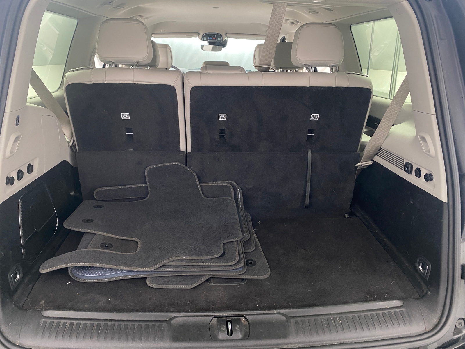 Thumbnail: 2022 Jeep Wagoneer - 6