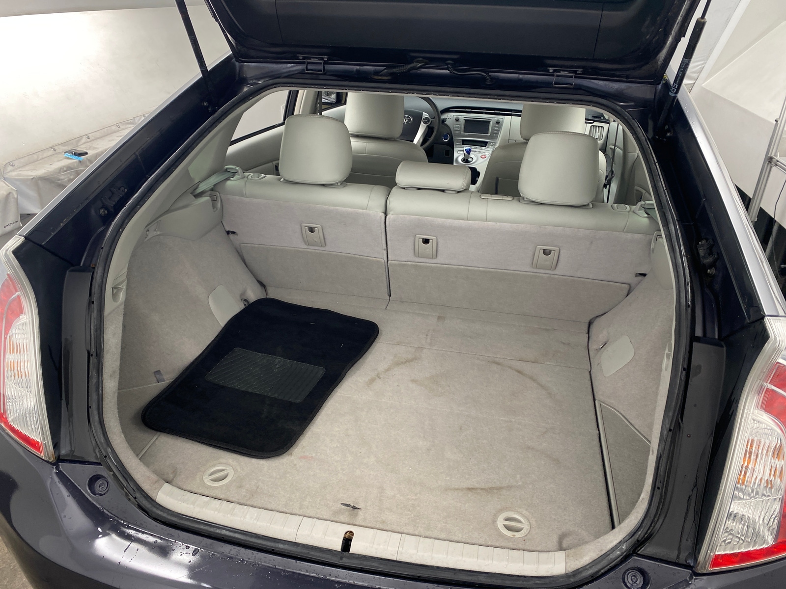 Thumbnail: 2013 Toyota Prius - 7