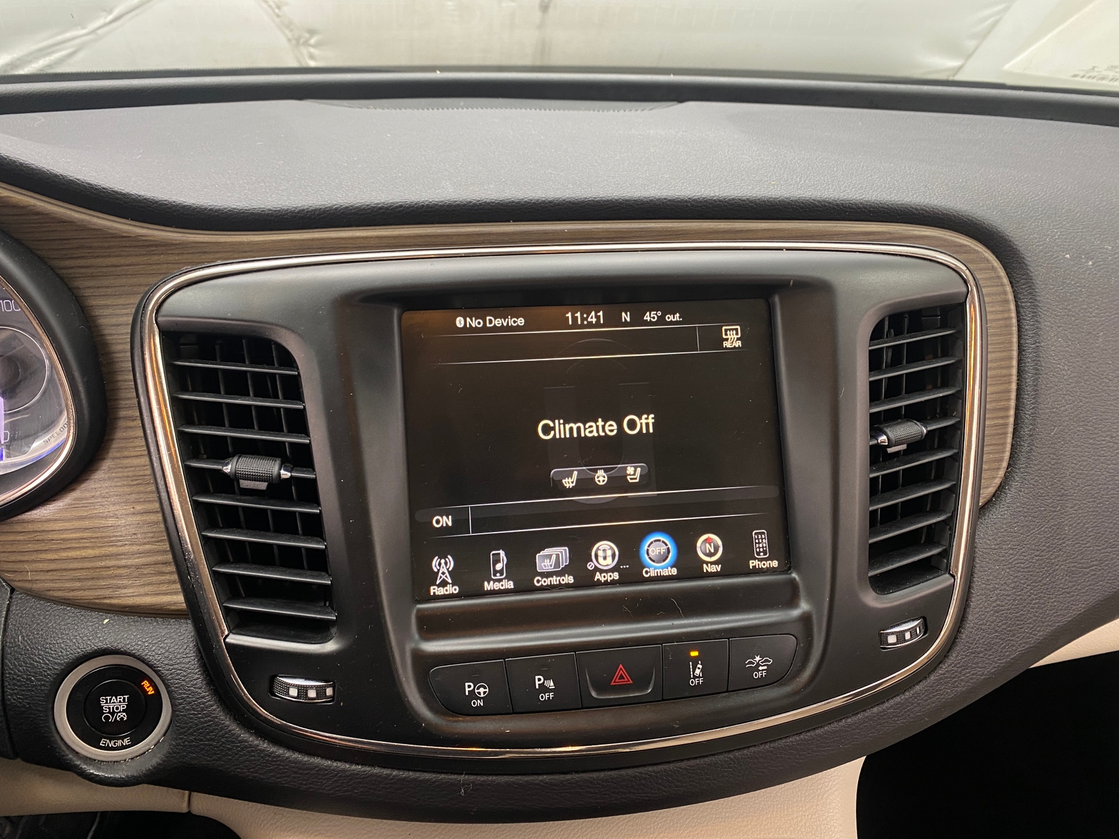 Thumbnail: 2015 Chrysler 200 - 3