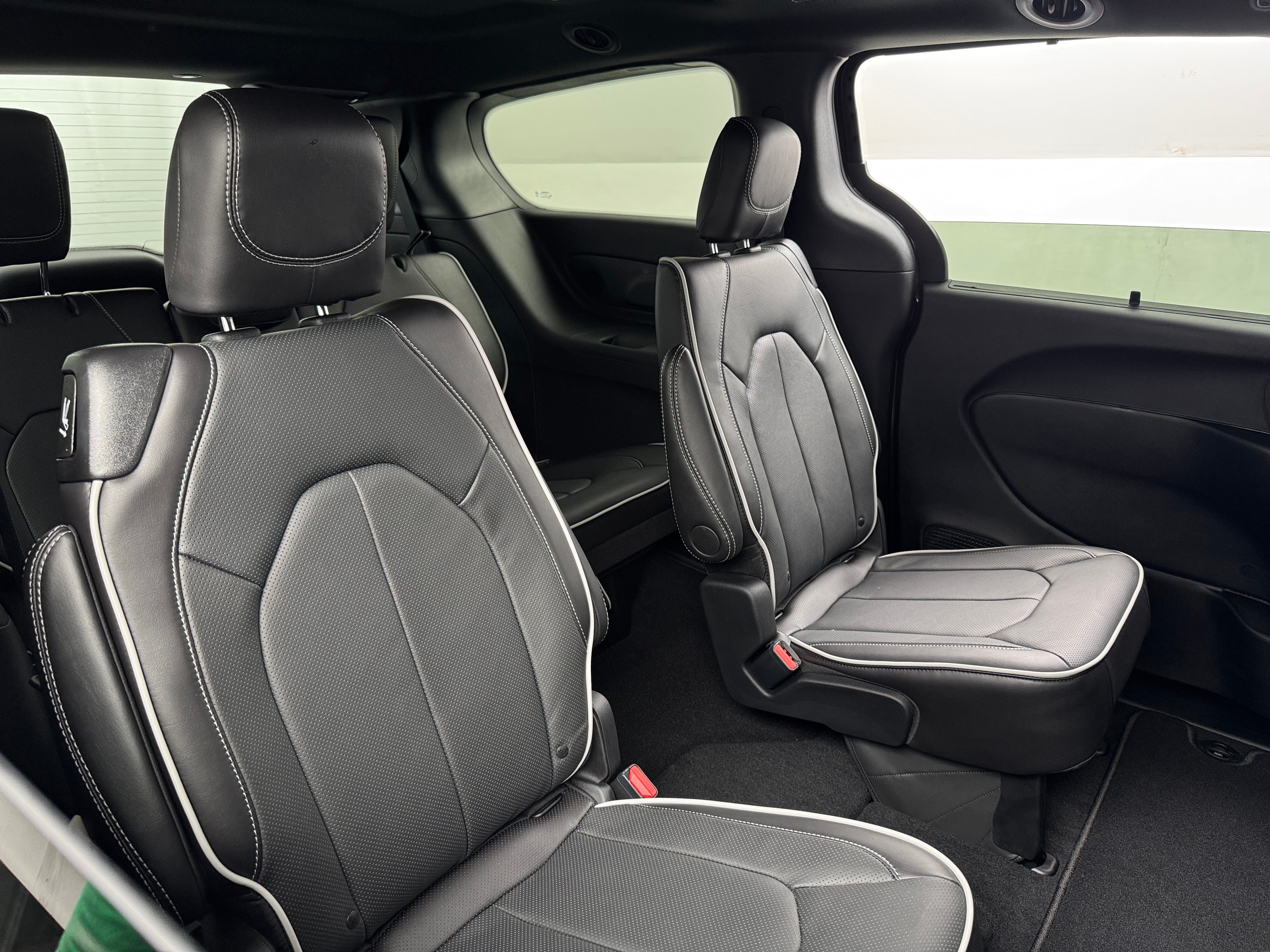 2026 Chrysler Pacifica Limited's photo