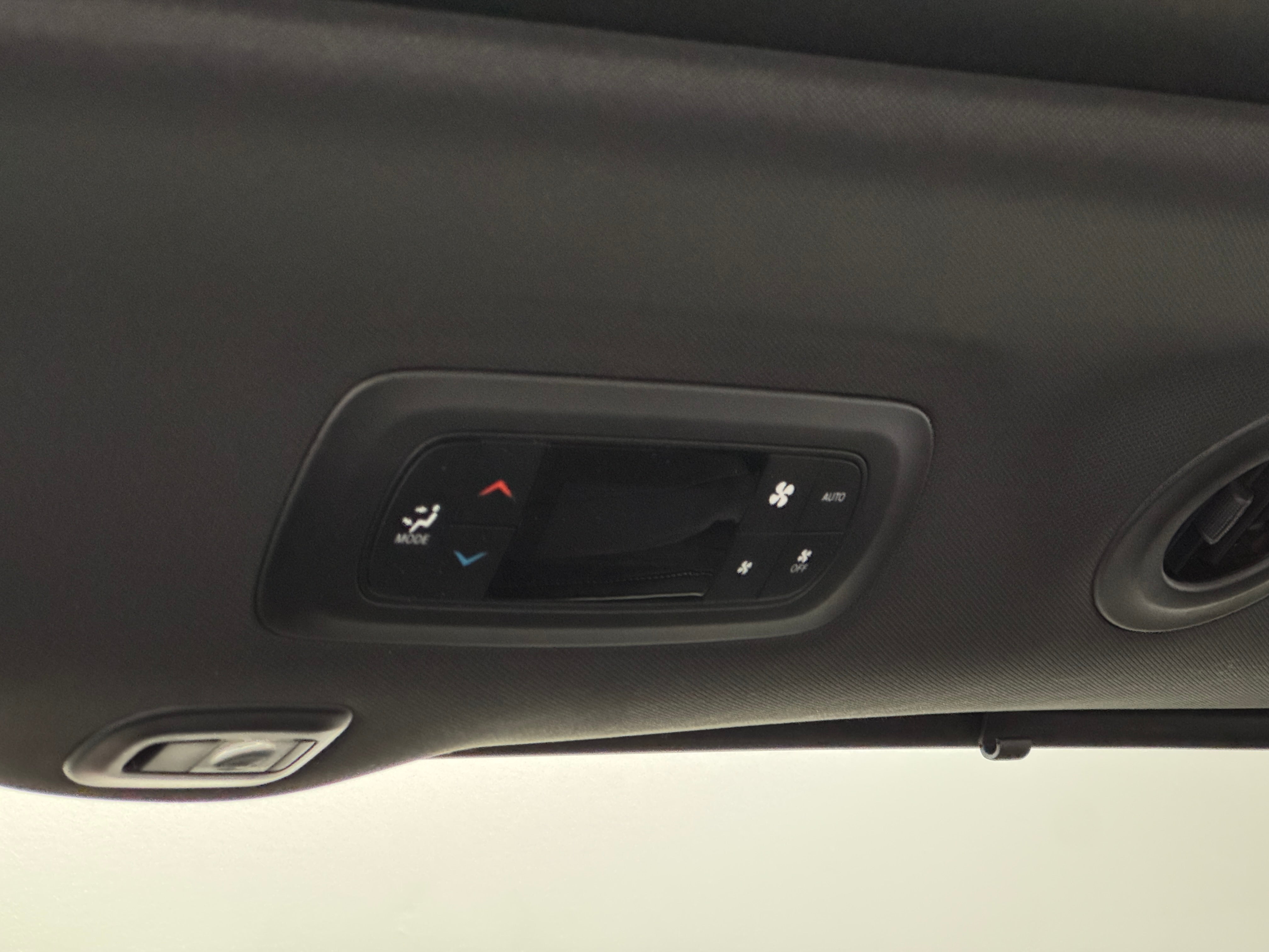 2026 Chrysler Pacifica Limited's photo