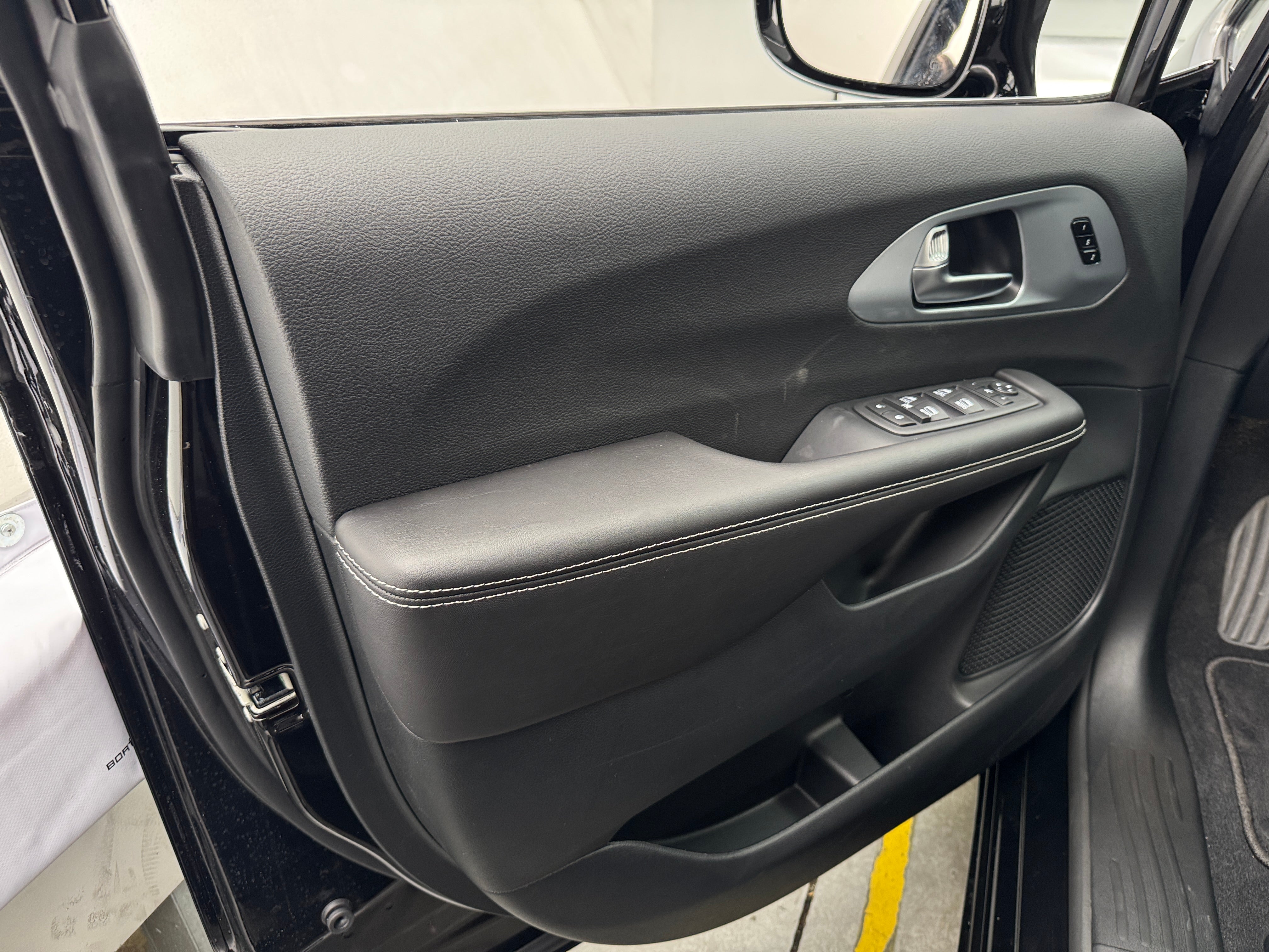 2026 Chrysler Pacifica Limited's photo