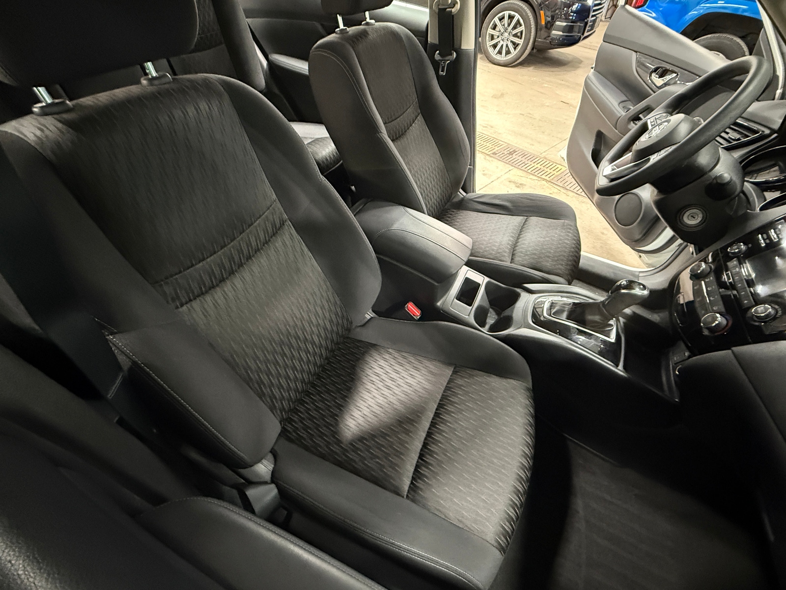 Thumbnail: 2017 Nissan Rogue - 2