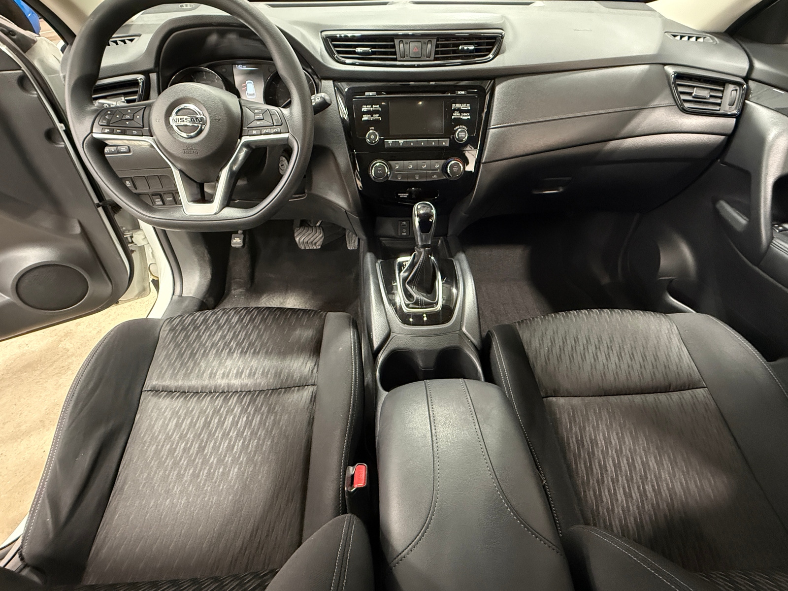 Thumbnail: 2017 Nissan Rogue - 3