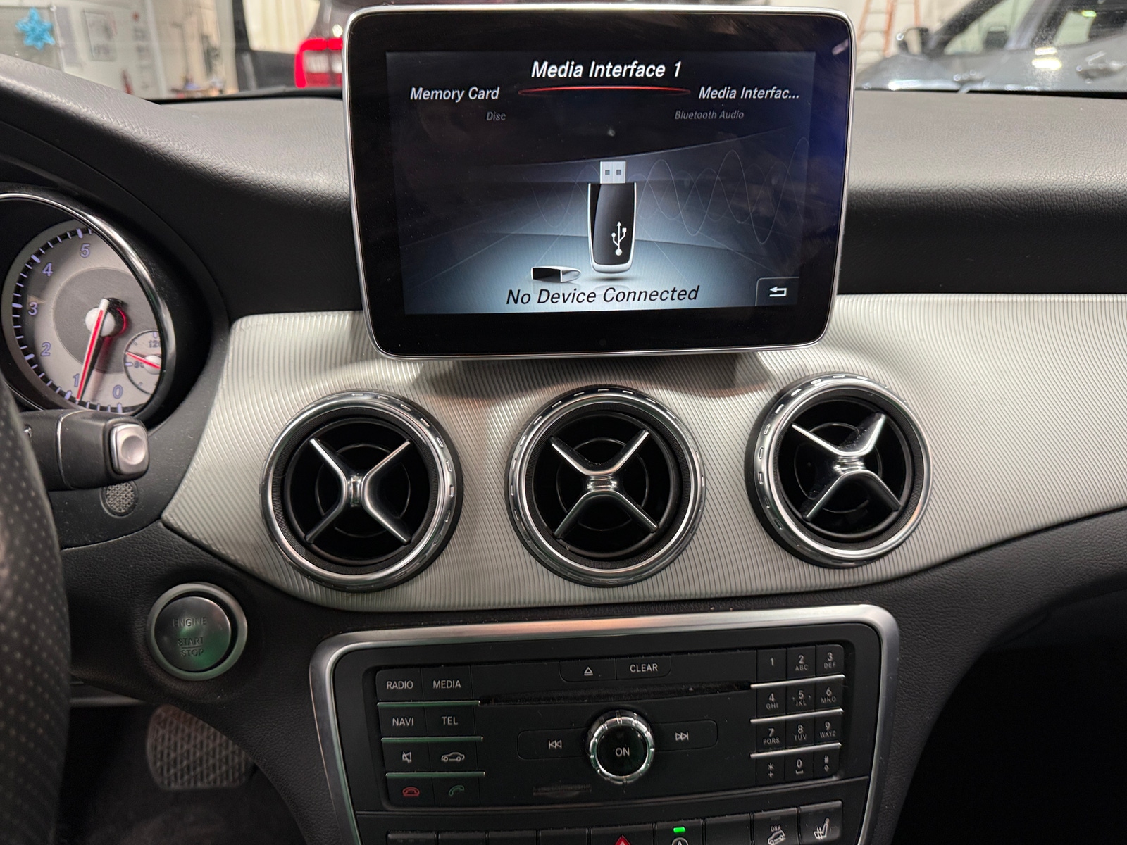 Thumbnail: 2016 Mercedes-Benz GLA - 3