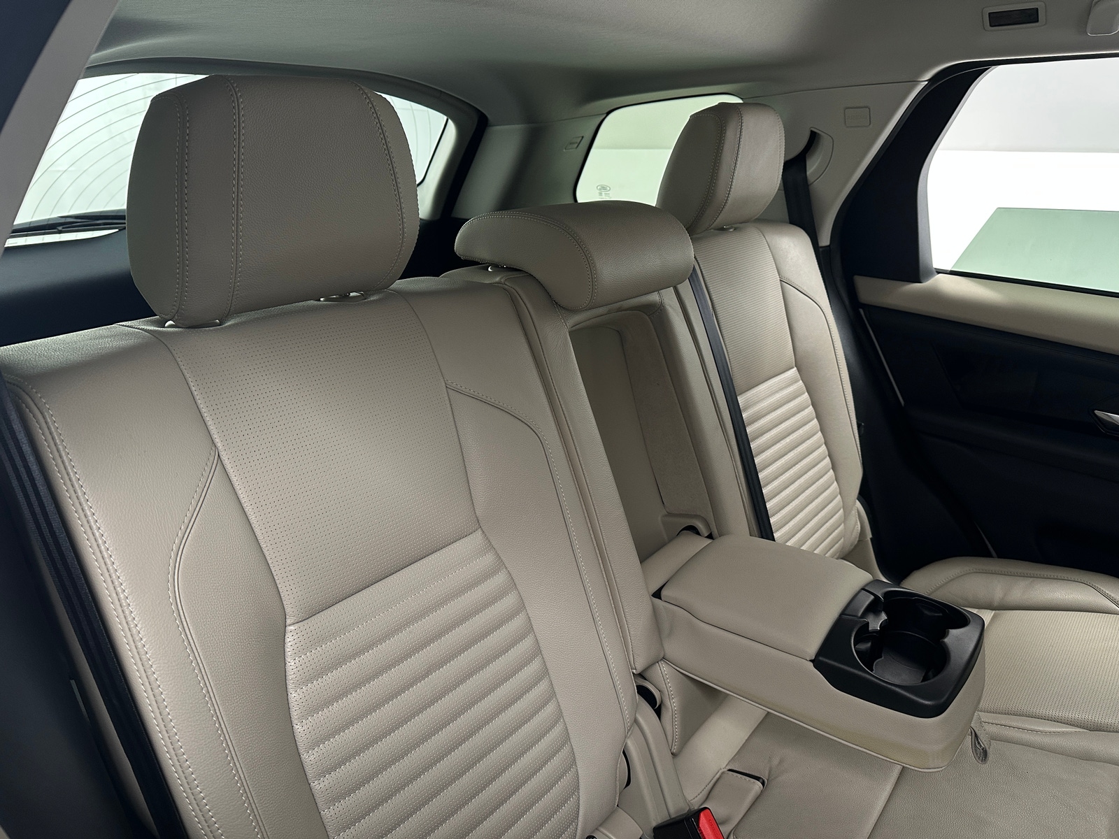 Thumbnail: 2020 Land Rover Discovery Sport - 6