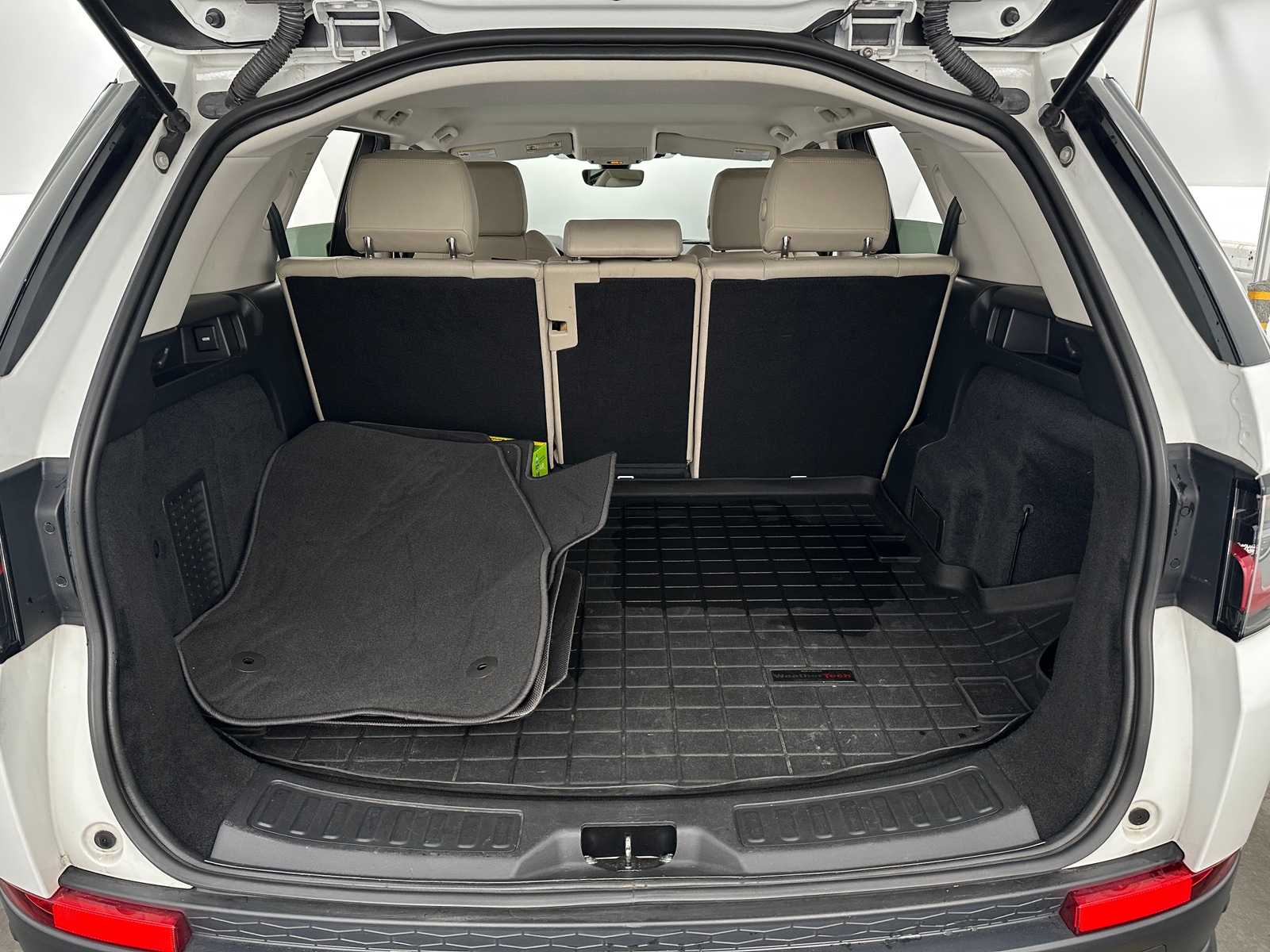 Thumbnail: 2020 Land Rover Discovery Sport - 7