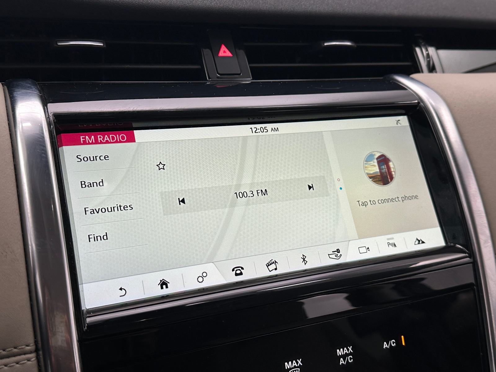 Thumbnail: 2020 Land Rover Discovery Sport - 4