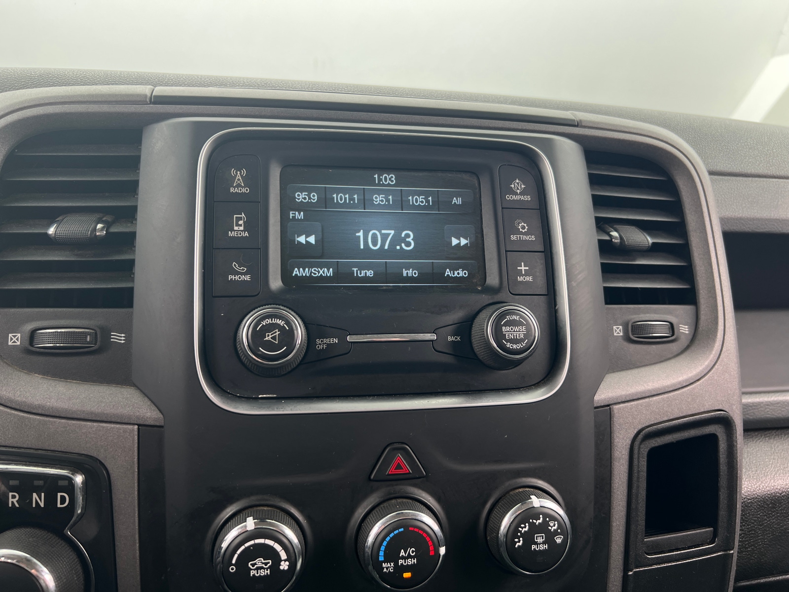 Thumbnail: 2019 RAM 1500 Classic - 4