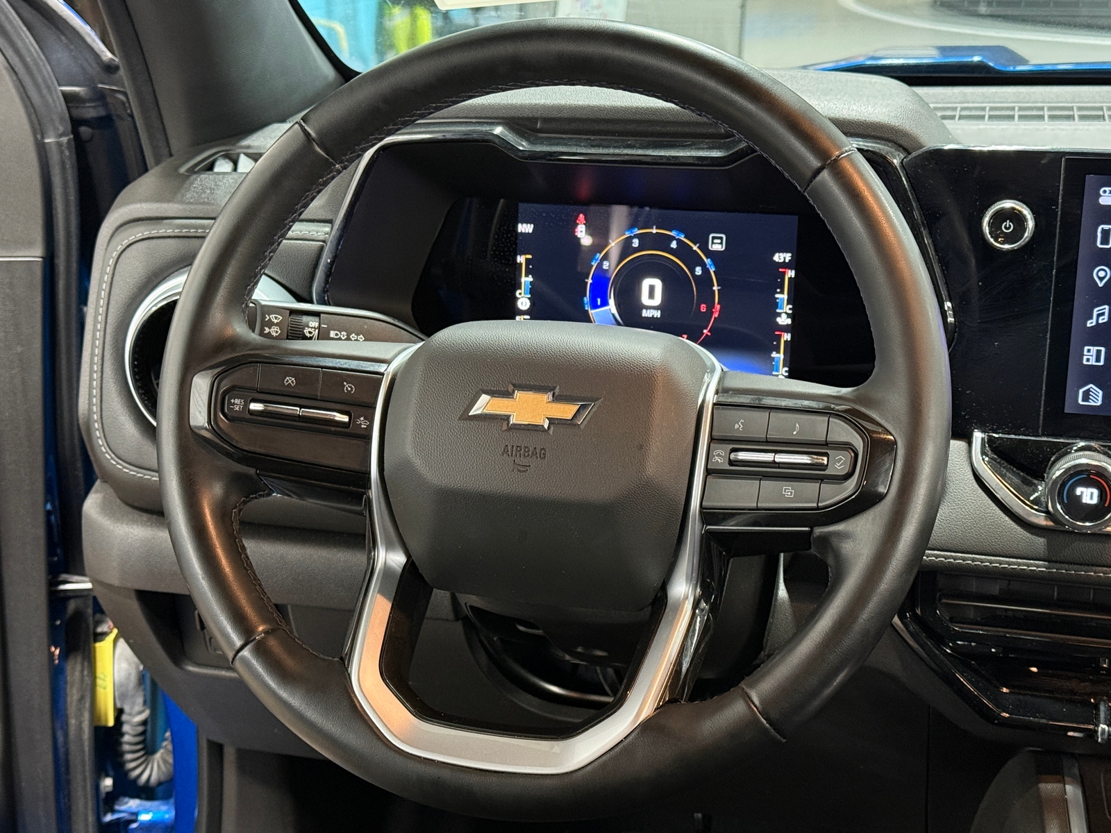 Thumbnail: 2023 Chevrolet Colorado - 5