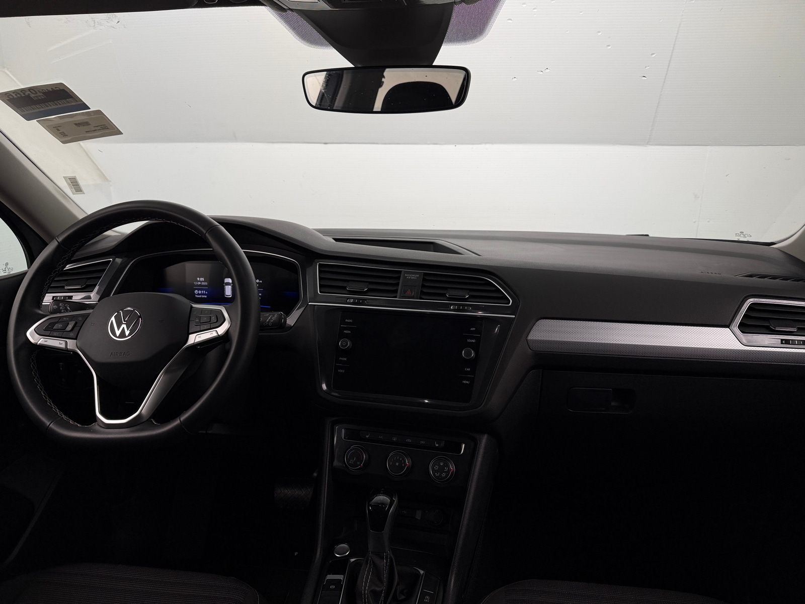 Thumbnail: 2024 Volkswagen Tiguan - 3