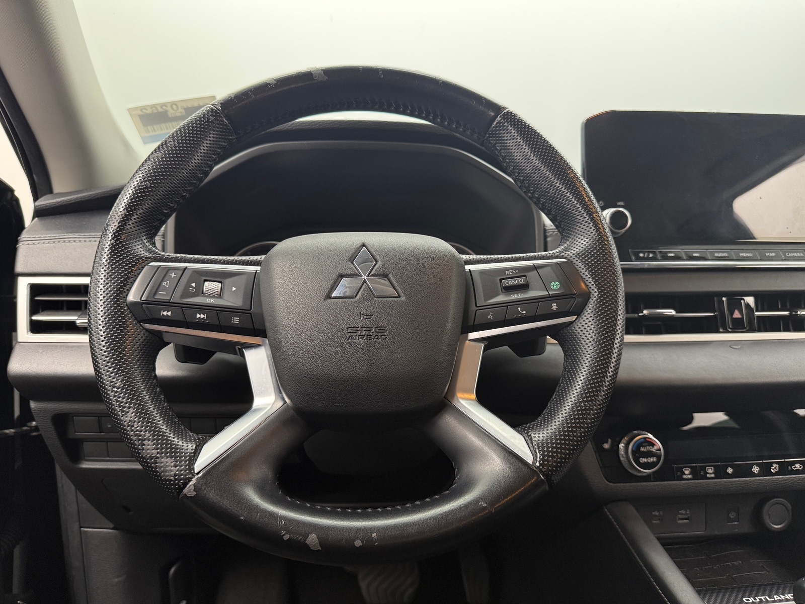 Thumbnail: 2022 Mitsubishi Outlander - 4