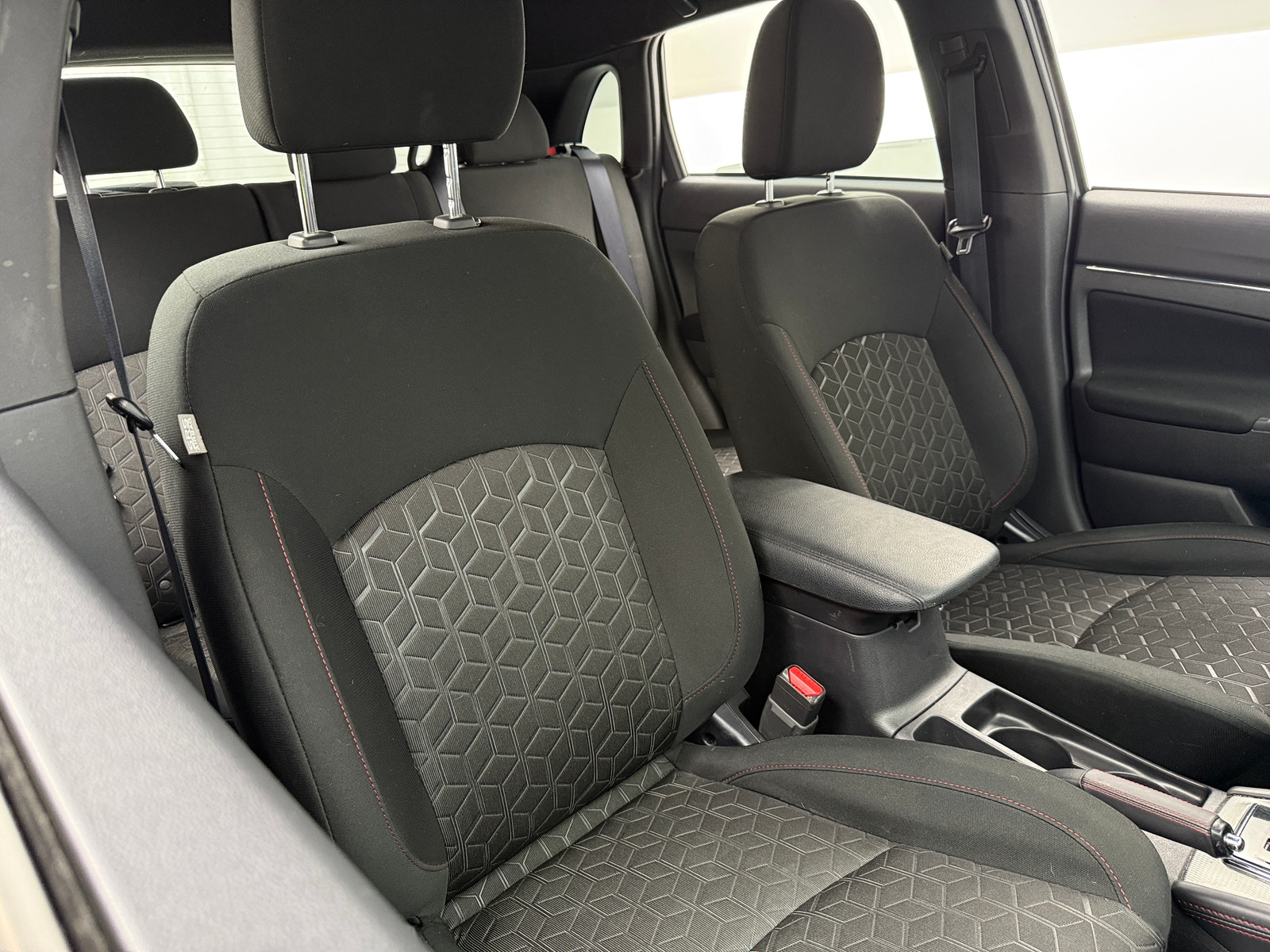 Thumbnail: 2024 Mitsubishi Outlander Sport - 2