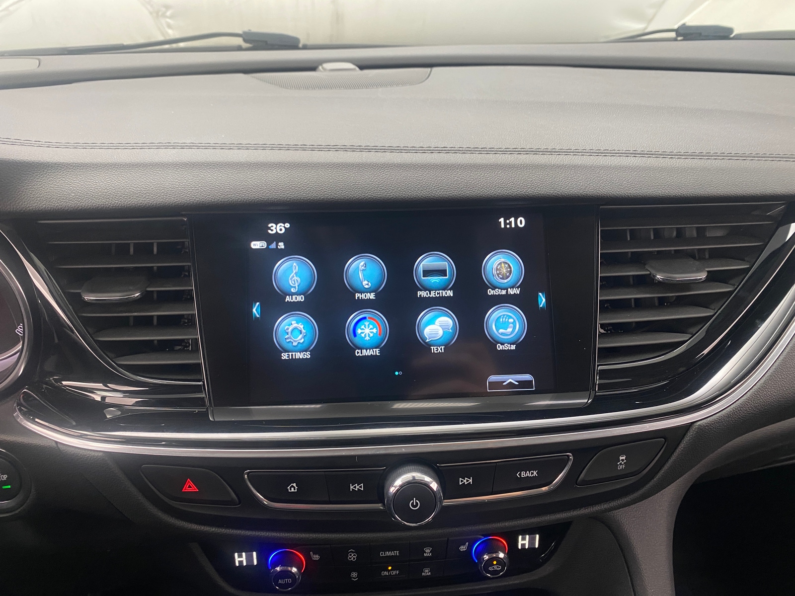 Thumbnail: 2018 Buick Regal - 3