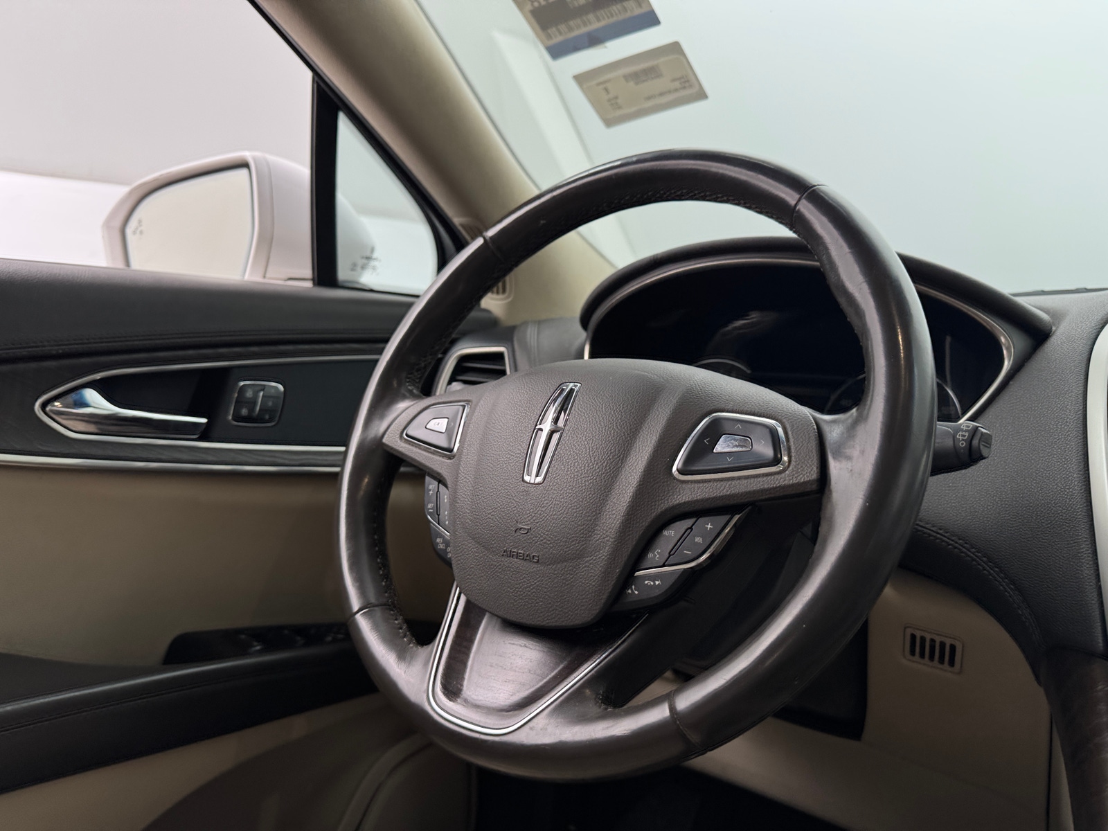 Thumbnail: 2017 Lincoln MKX - 4