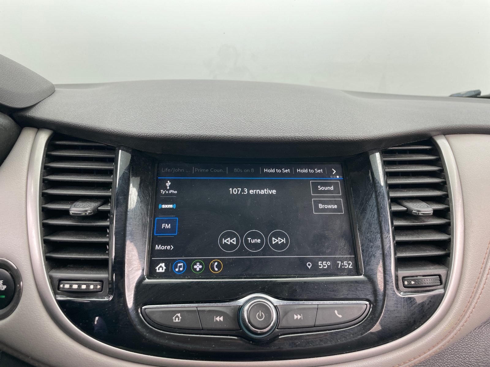 Thumbnail: 2018 Chevrolet Trax - 3