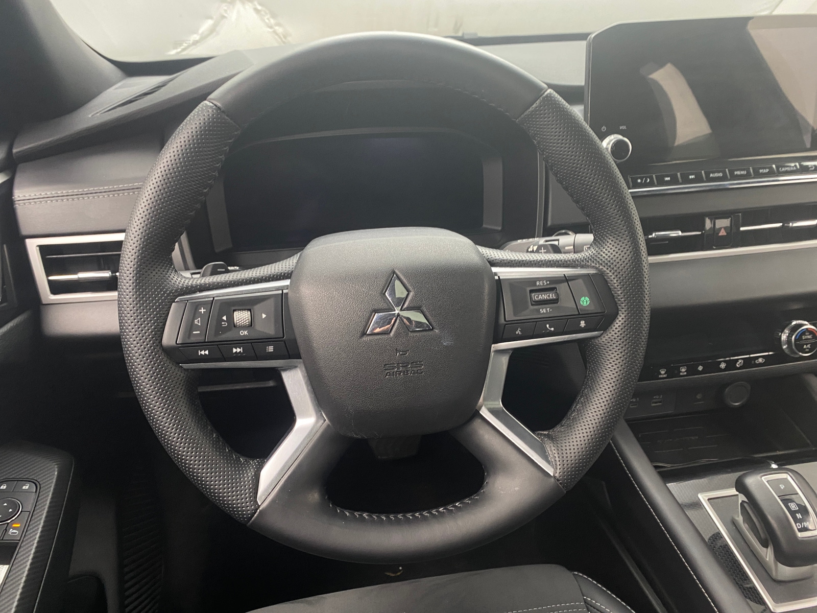 Thumbnail: 2024 Mitsubishi Outlander - 4