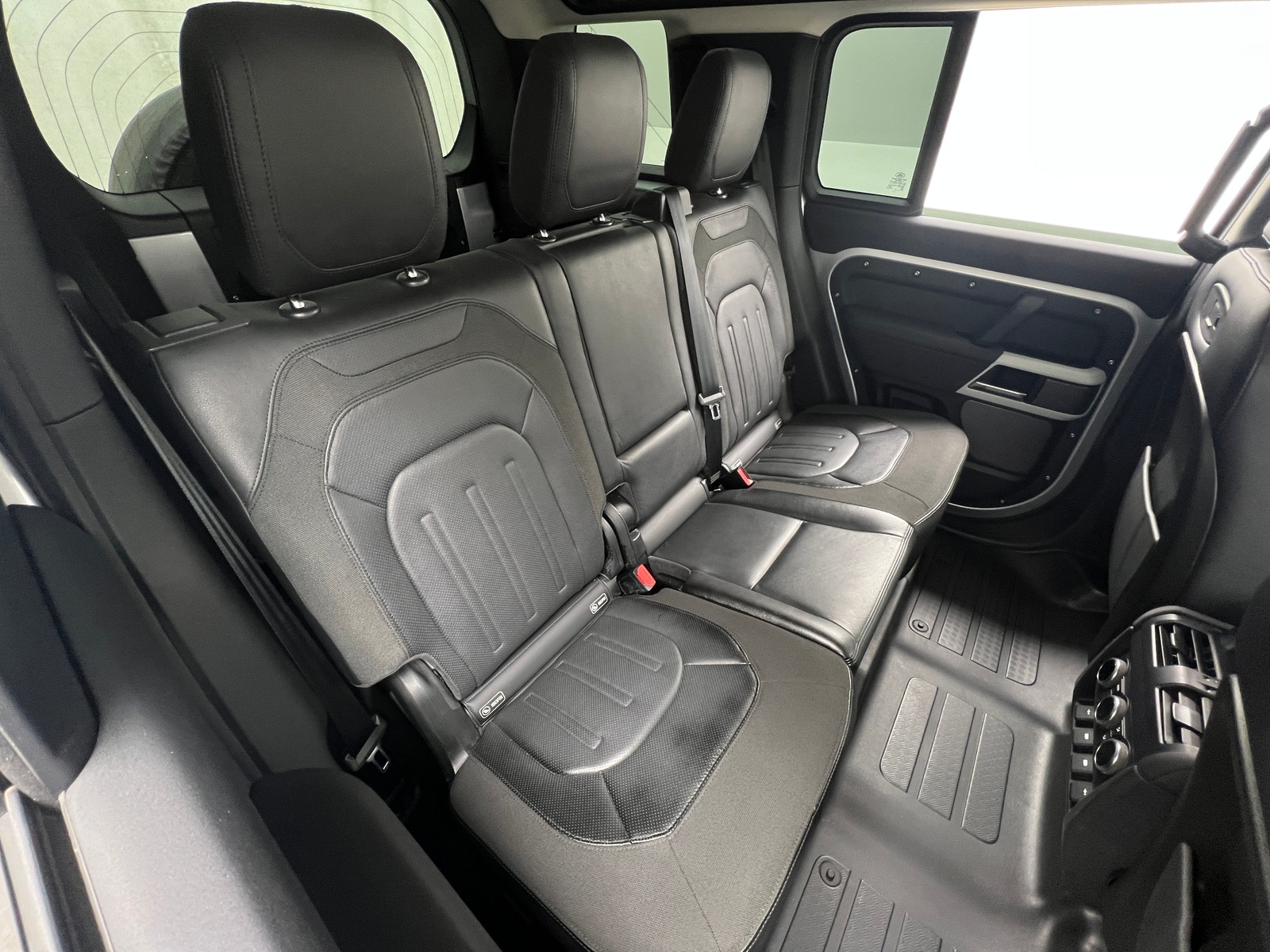 Thumbnail: 2020 Land Rover Defender - 5