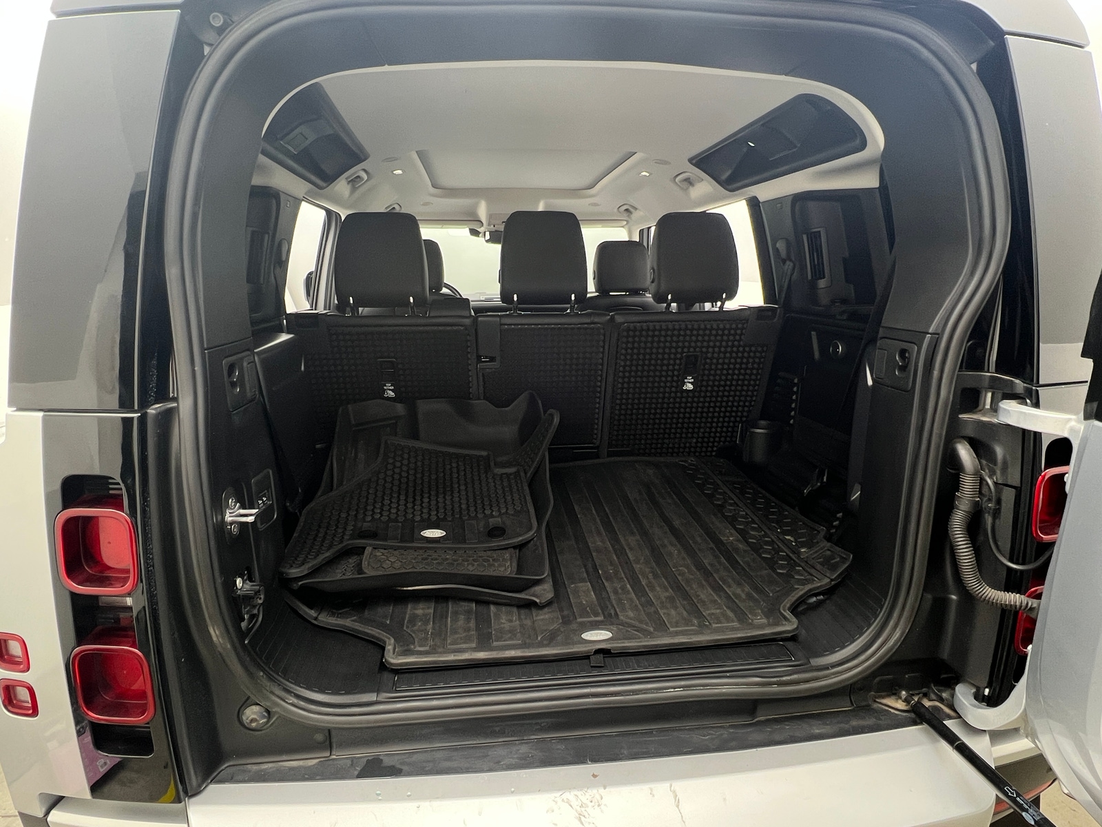 Thumbnail: 2020 Land Rover Defender - 6