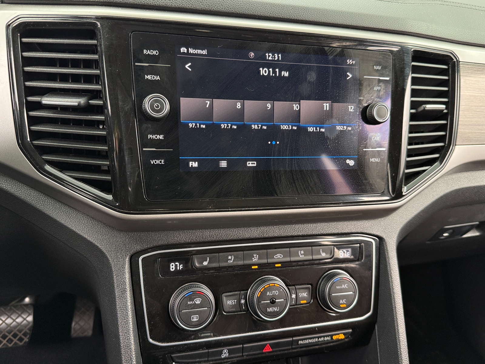 Thumbnail: 2021 Volkswagen Atlas - 3