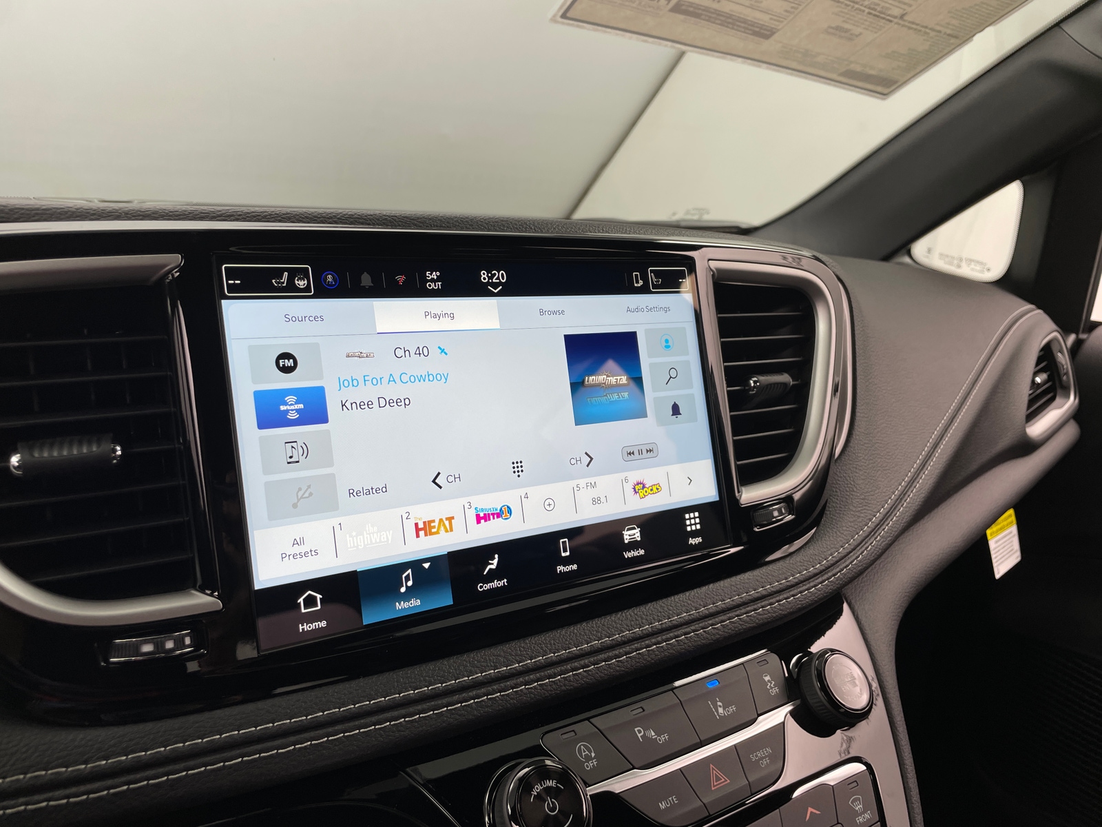 Thumbnail: 2026 Chrysler Pacifica - 3