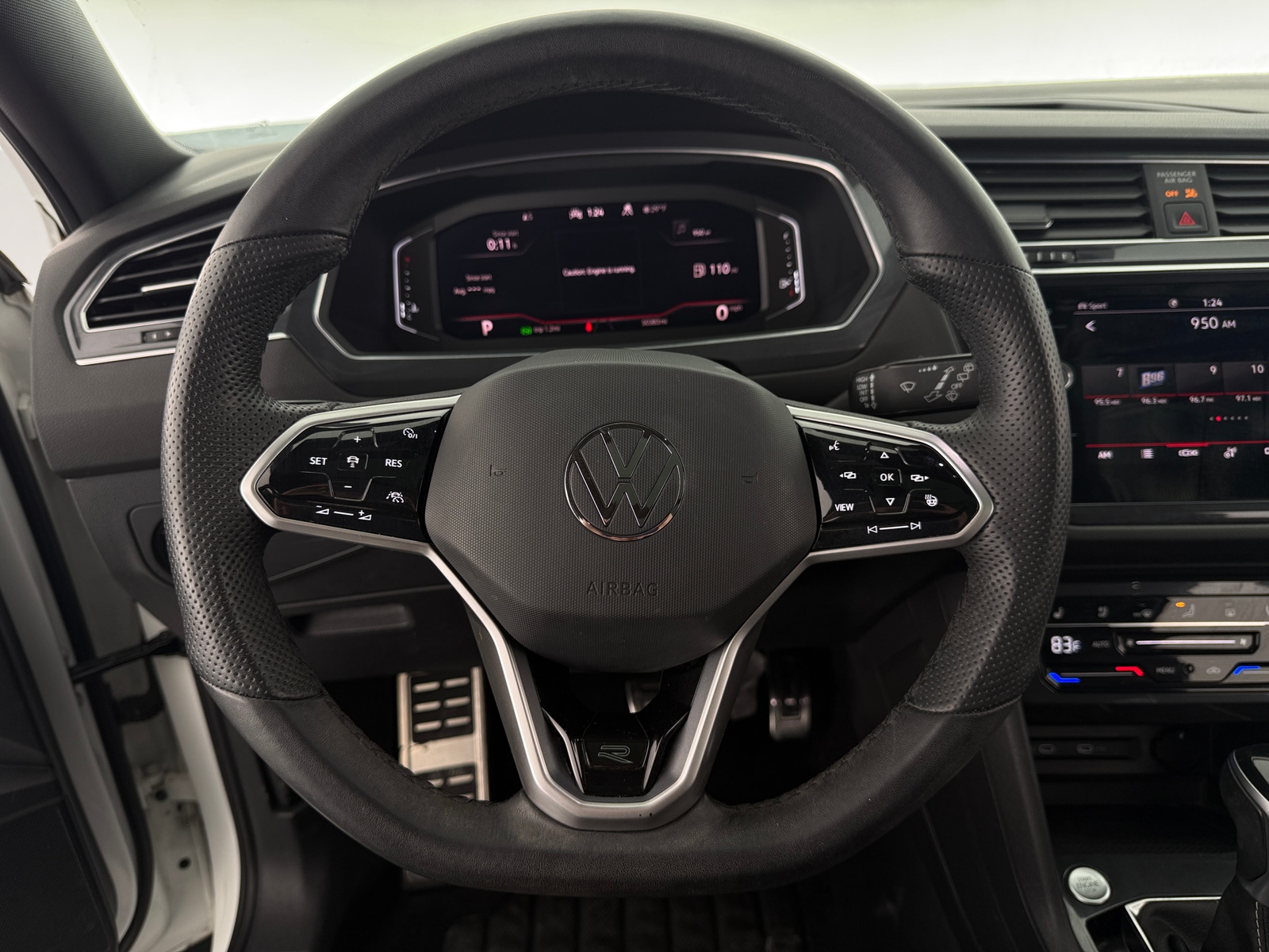 Thumbnail: 2022 Volkswagen Tiguan - 4