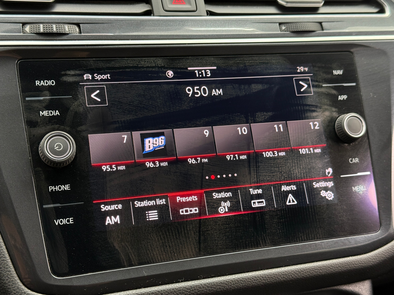 Thumbnail: 2022 Volkswagen Tiguan - 3