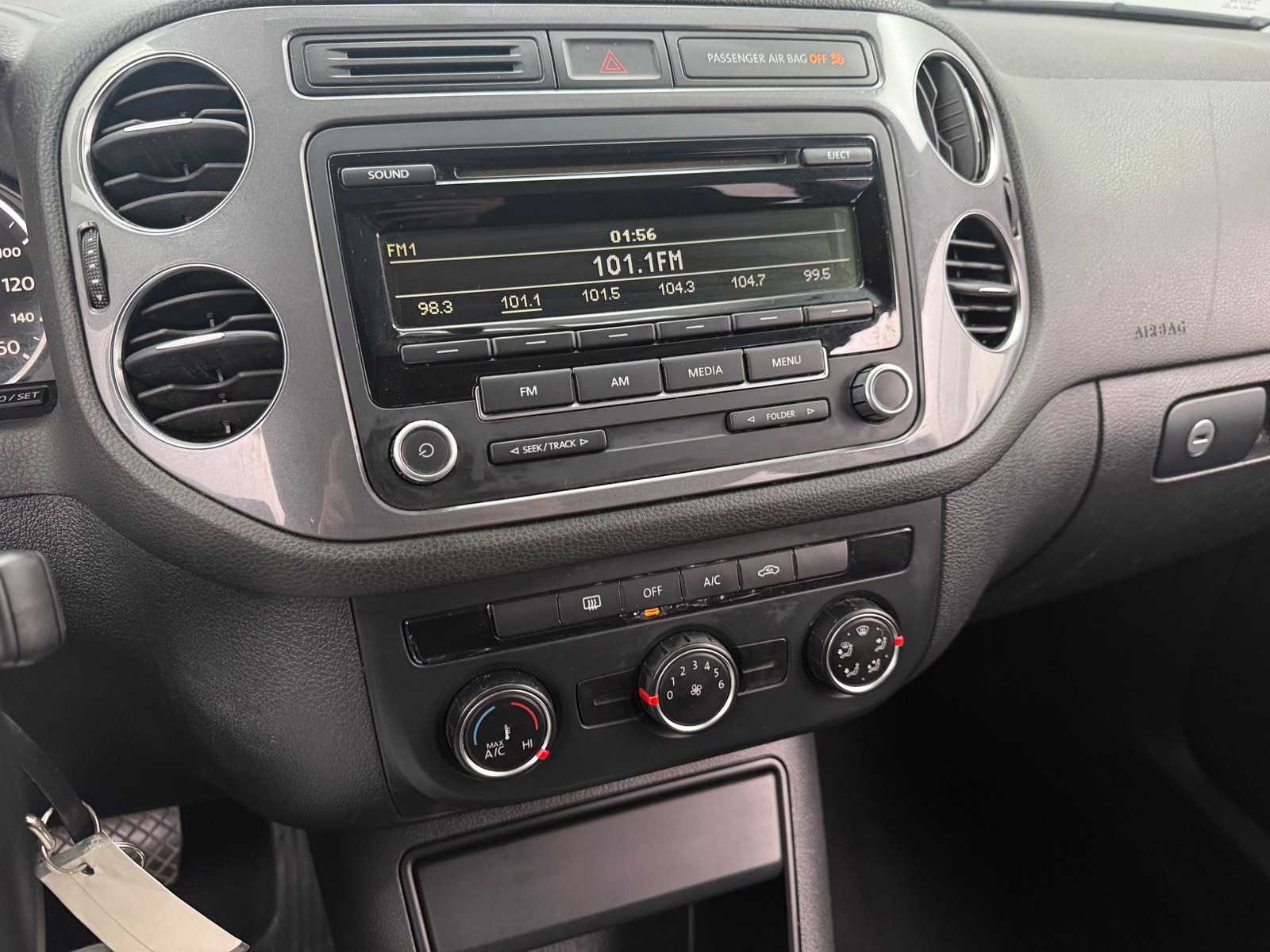 Thumbnail: 2013 Volkswagen Tiguan - 4