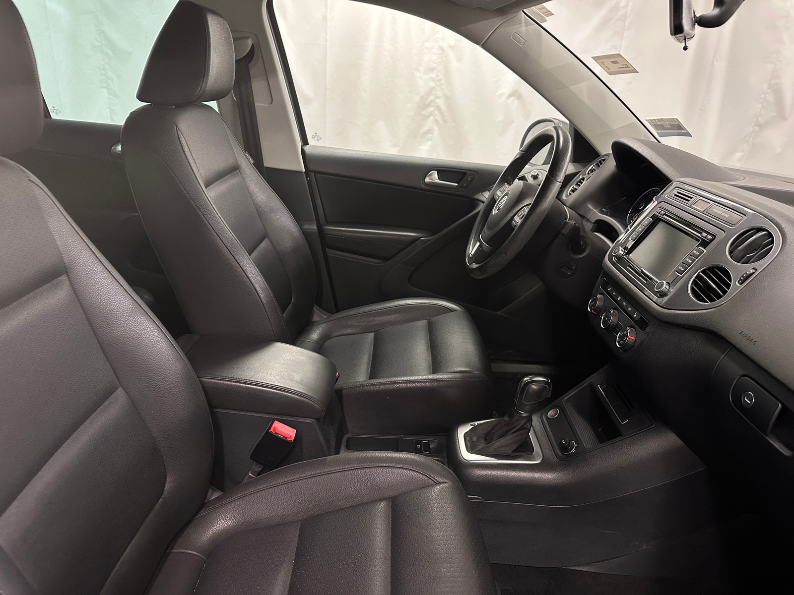 Thumbnail: 2014 Volkswagen Tiguan - 2