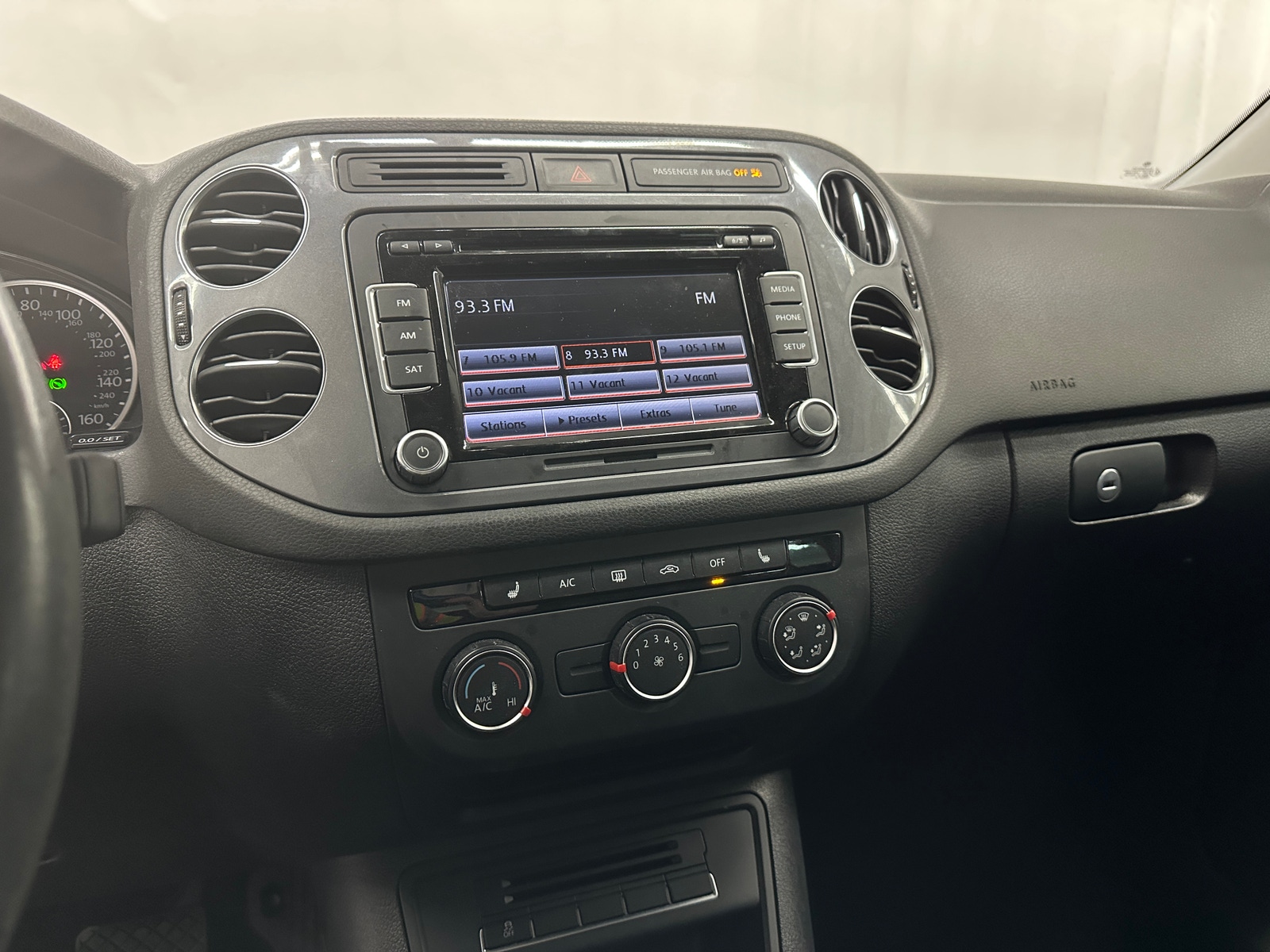 Thumbnail: 2014 Volkswagen Tiguan - 4