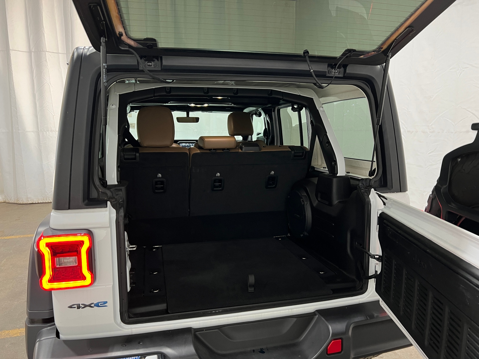 Thumbnail: 2022 Jeep Wrangler - 7