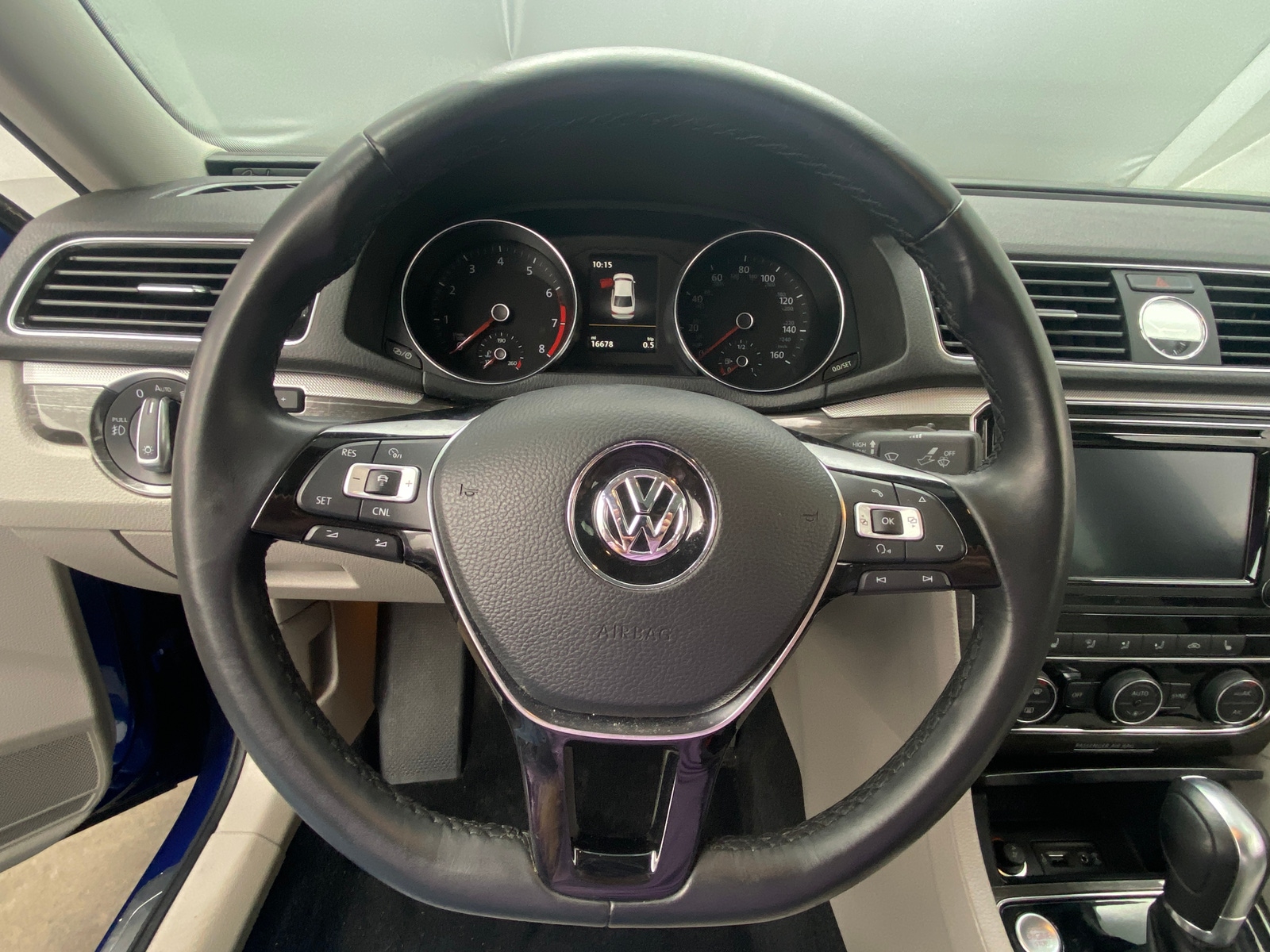 Thumbnail: 2017 Volkswagen Passat - 4