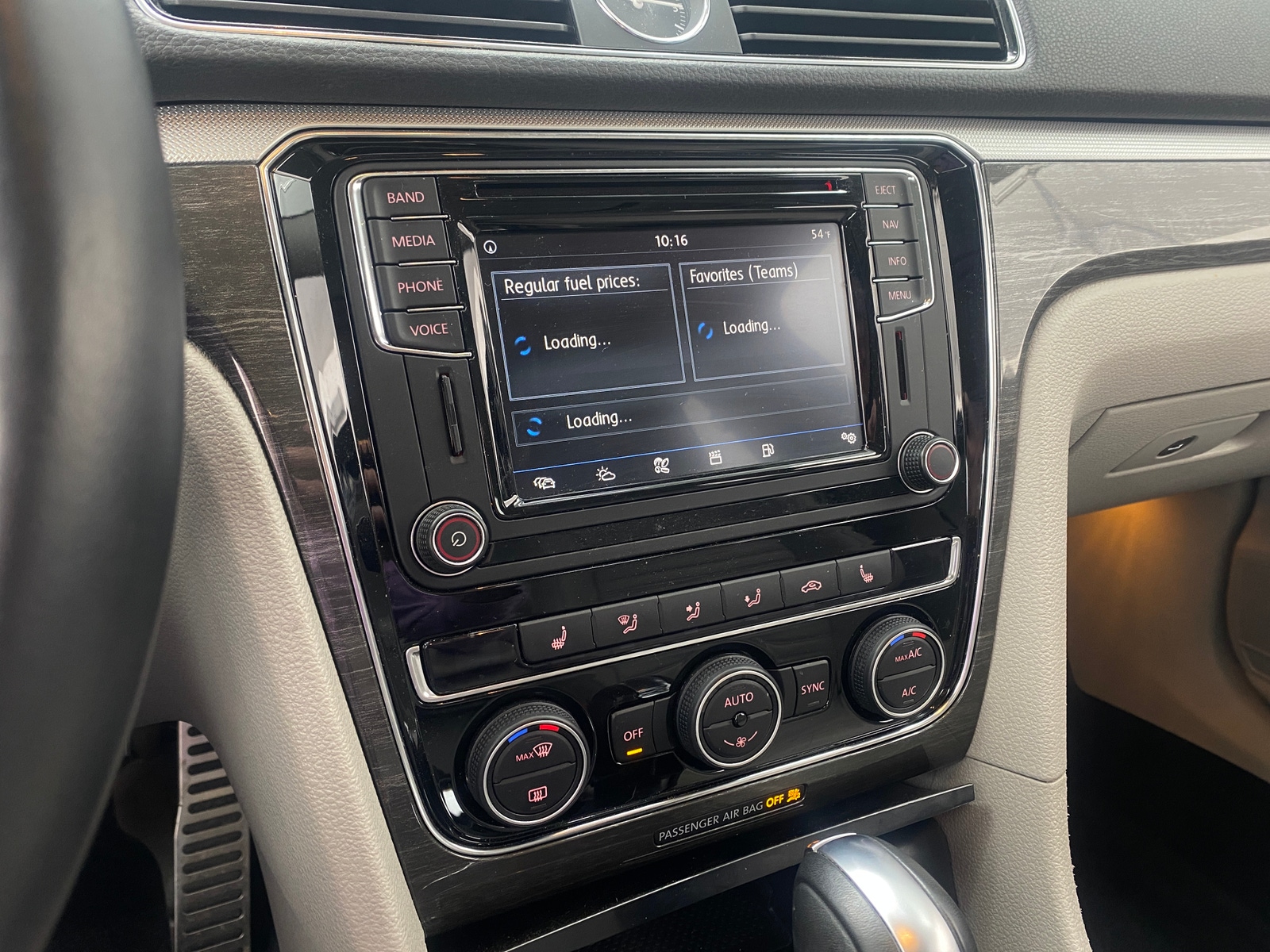 Thumbnail: 2017 Volkswagen Passat - 3